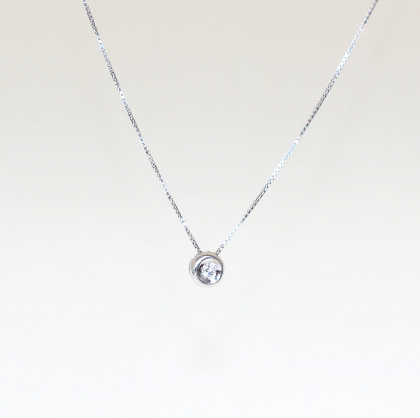 18K White Gold Solitaire Diamond Necklace – Serpent Chain
