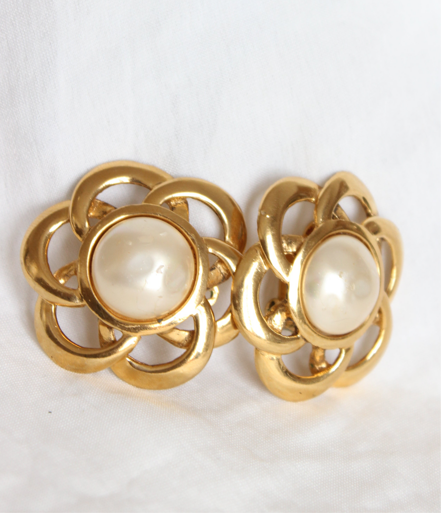 1980 CHANEL Camellia Clip-On Earrings – Gold & Faux Pearl, Vintage with Box