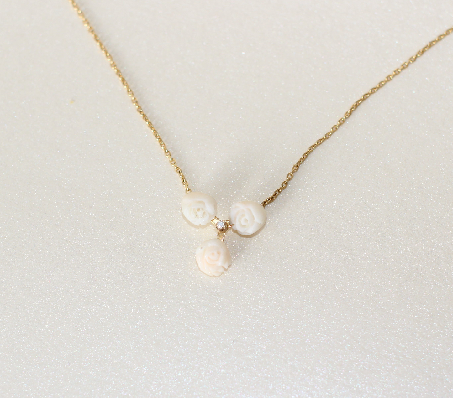 18K Yellow Gold Necklace with Natural Coral Roses and Central Diamond