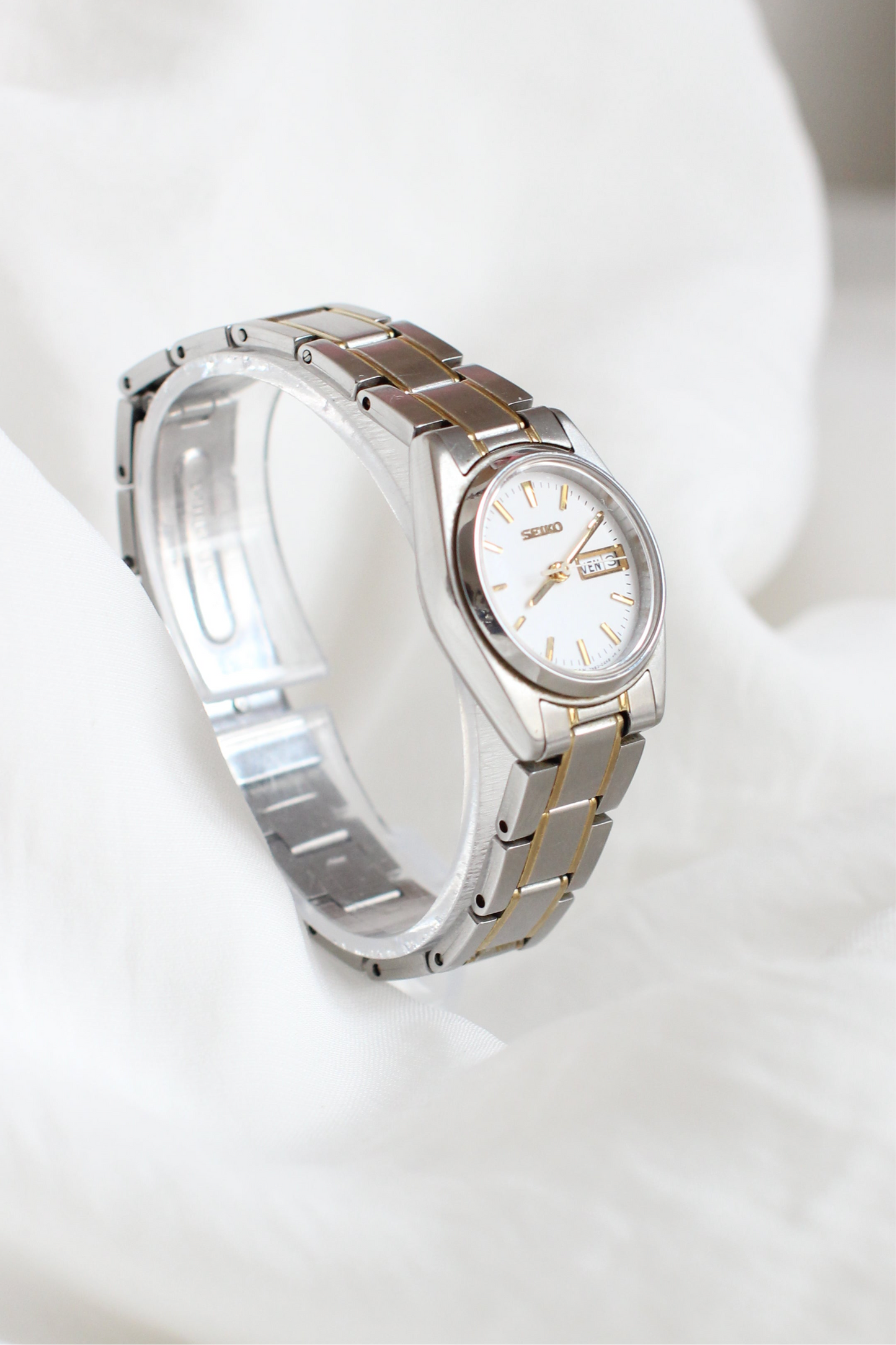 2 tones - Seiko Quartz Day-Date - Sapphire Glass