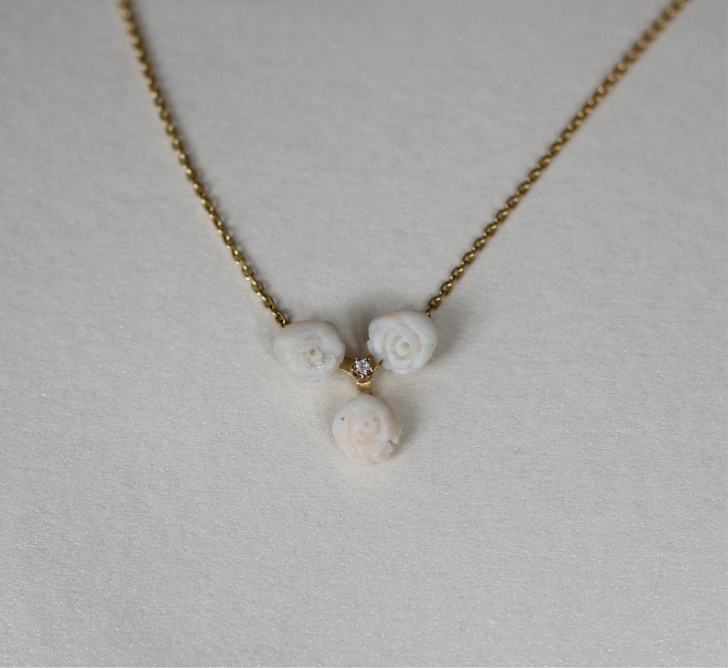 18K Yellow Gold Necklace with Natural Coral Roses and Central Diamond