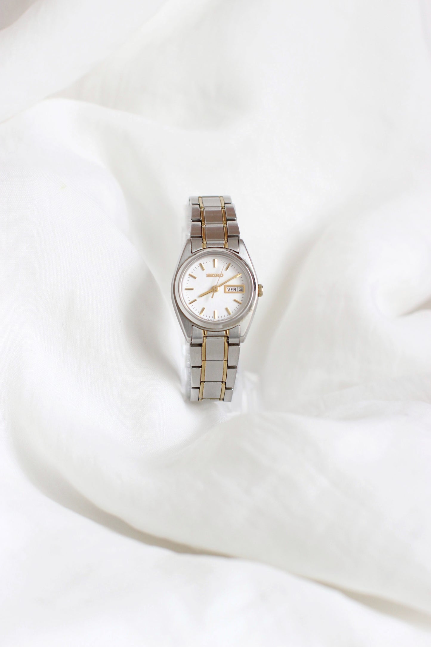 2 tones - Seiko Quartz Day-Date - Sapphire Glass