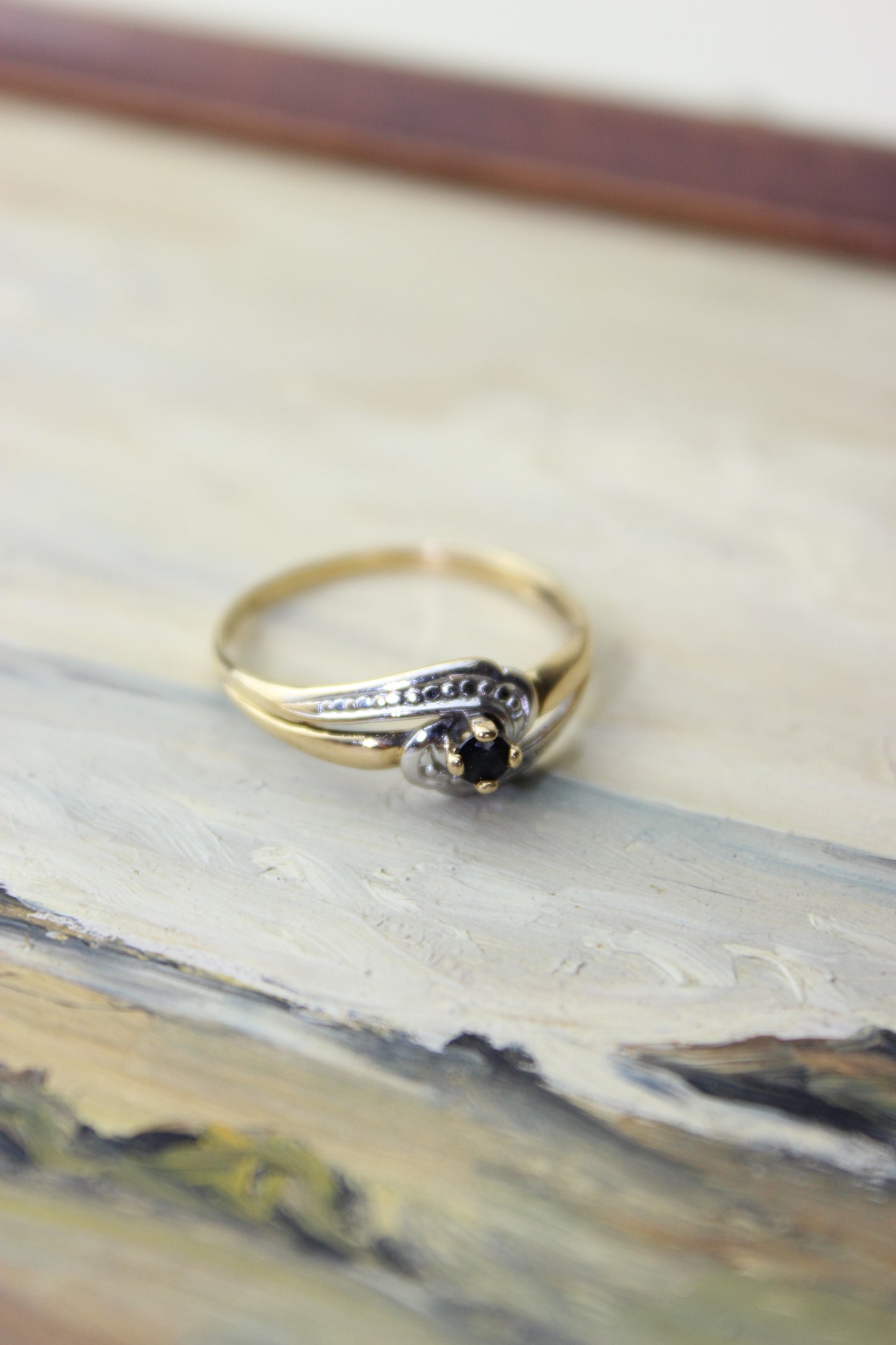 Vintage 1960s Tourbillon 18k Gold Ring with Central Sapphire