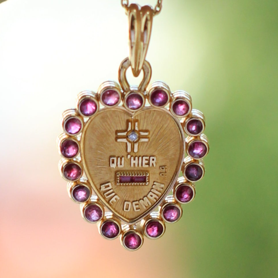 Augis "Plus qu’hier, moins que demain" Pendant in 18k Solid Gold with Rubies and Diamond