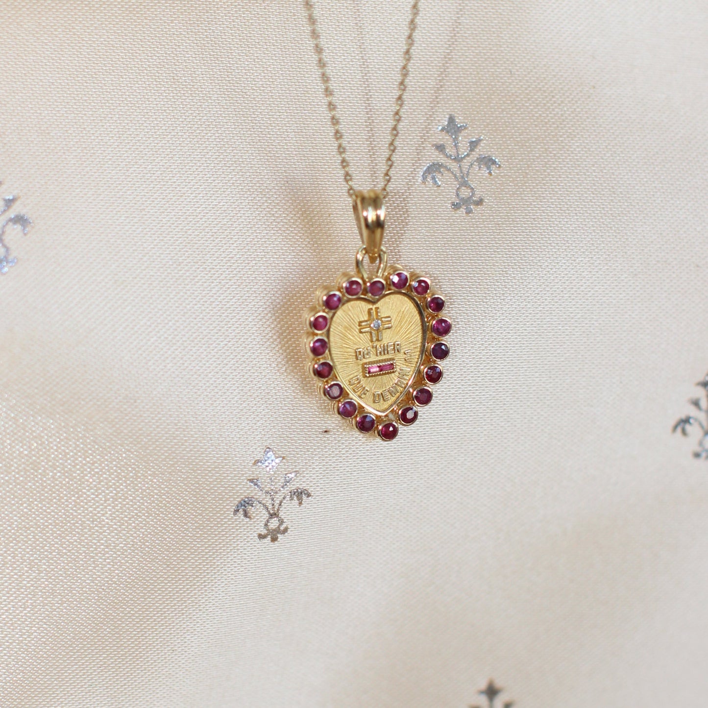 Augis "Plus qu’hier, moins que demain" Pendant in 18k Solid Gold with Rubies and Diamond