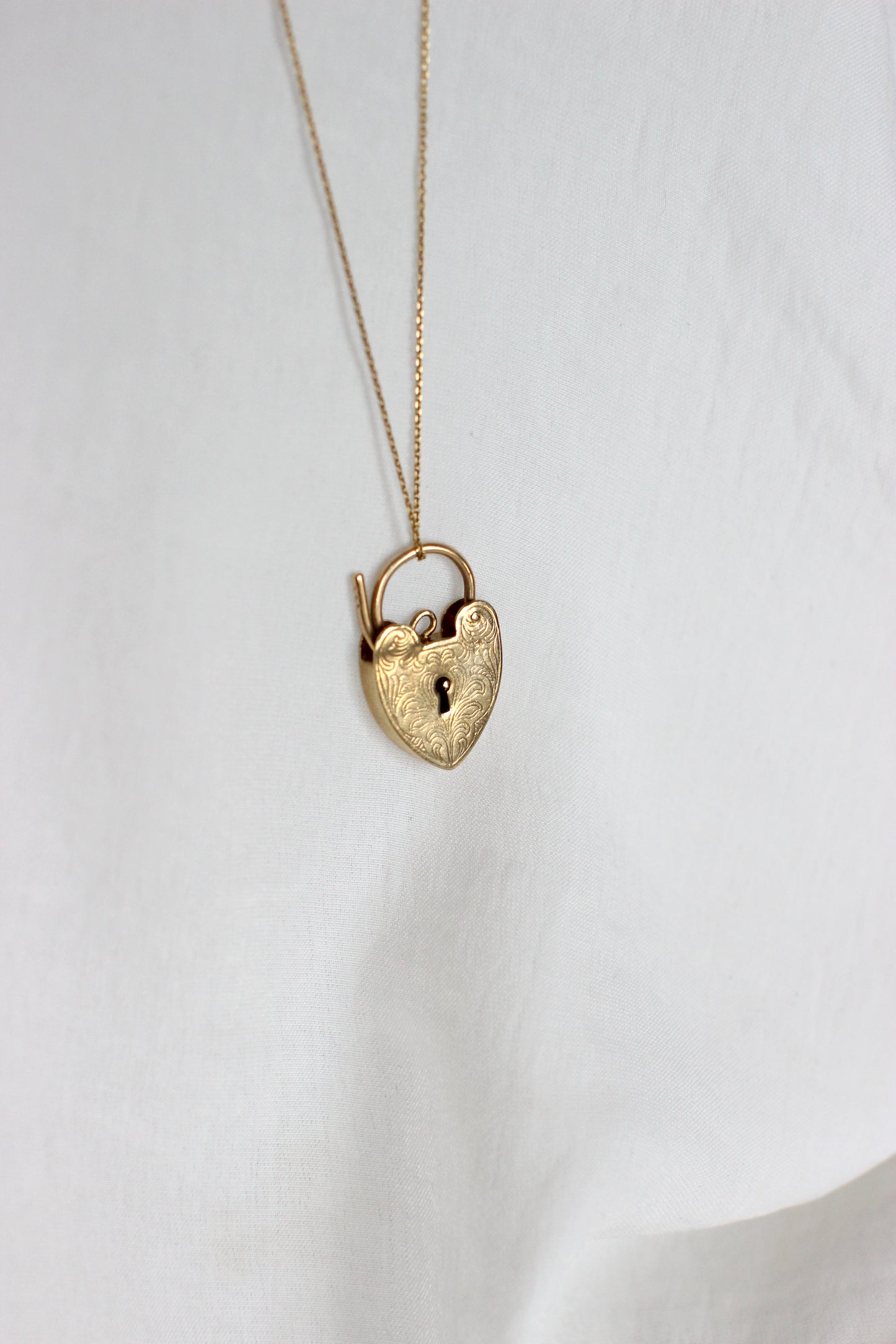 Early 1900s English 9k Gold Heart Lock Pendant with Arabesque Engravings