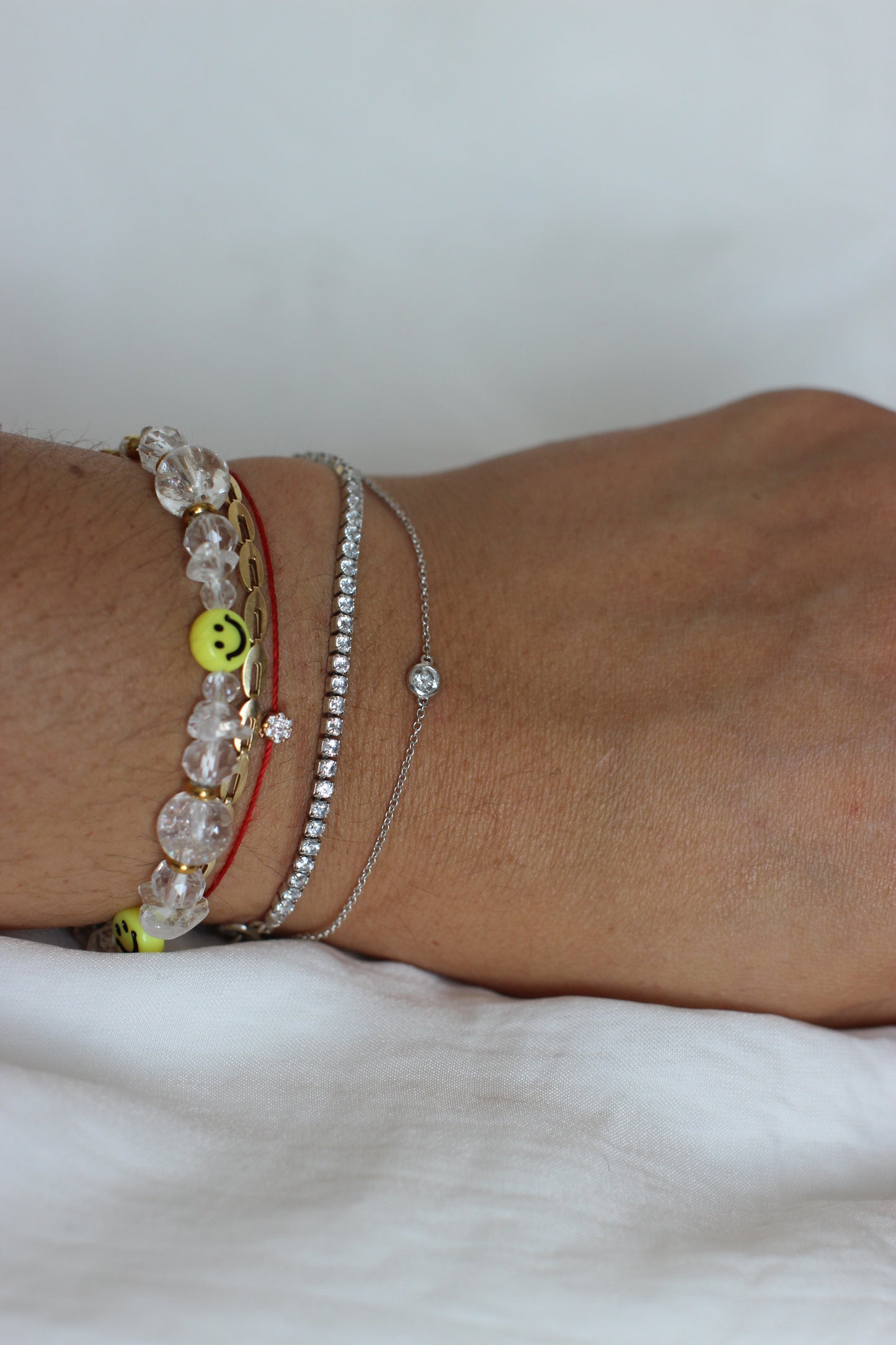 Elegant 9k White Gold Bracelet with Diamond