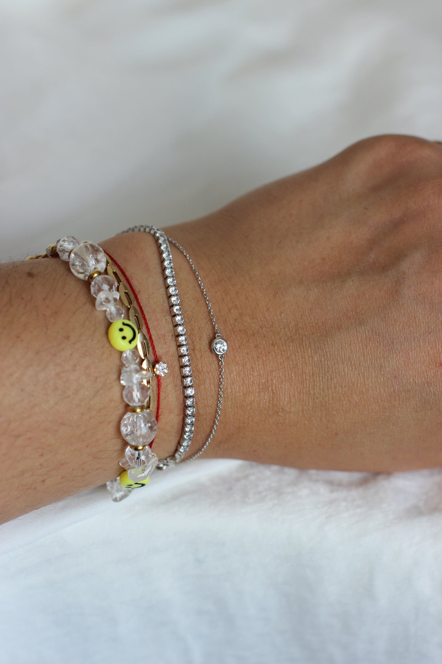 Elegant 9k White Gold Bracelet with Diamond