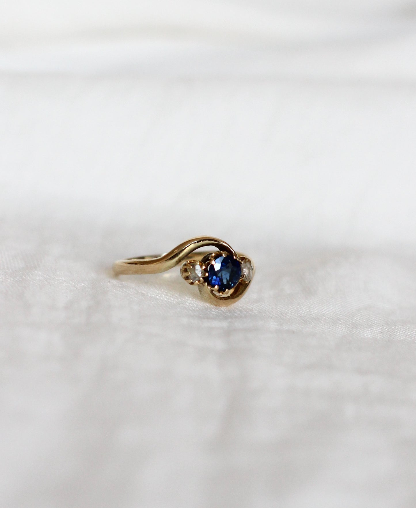 Antique Natural Sapphire and Old Cut Diamonds 18k Gold Ring