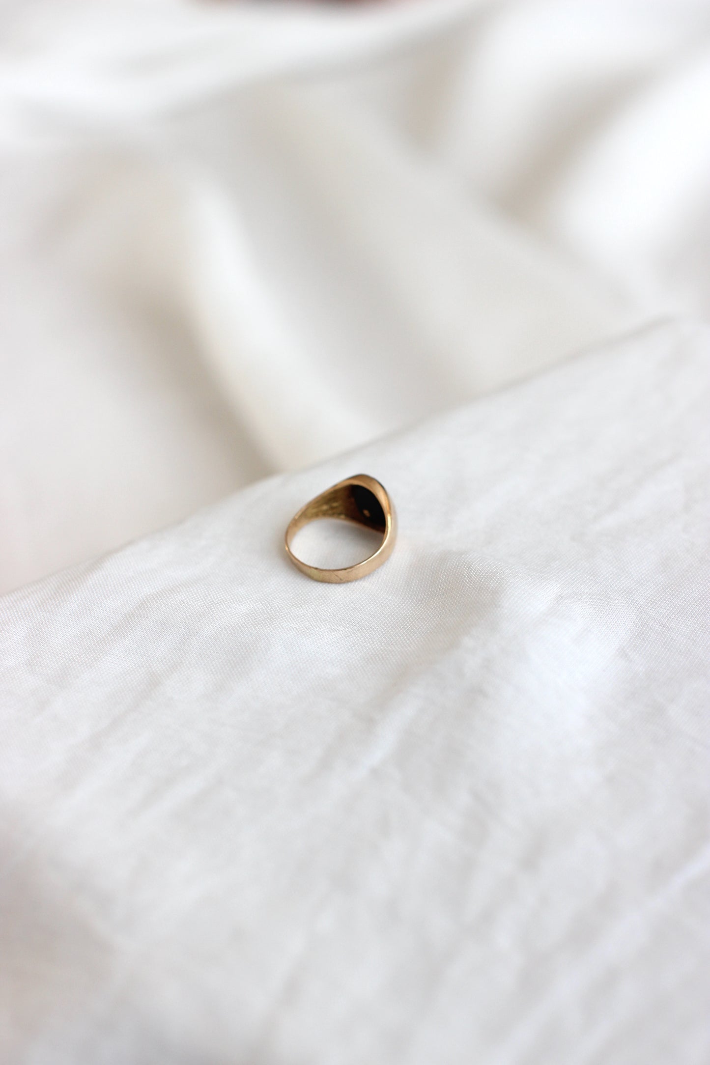 Vintage 18 carat Gold Pinky Signet Ring with Onyx and Diamond