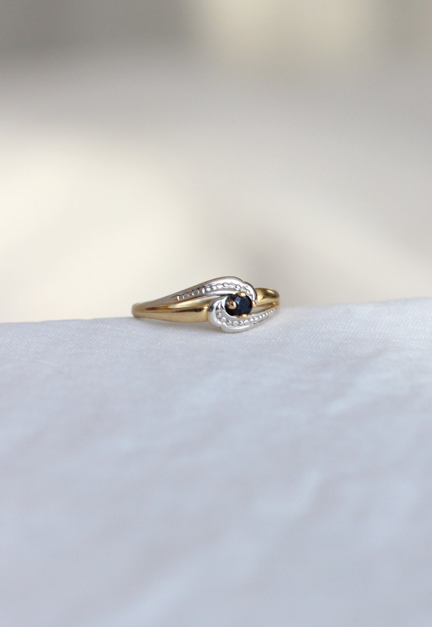 Vintage 1960s Tourbillon 18k Gold Ring with Central Sapphire
