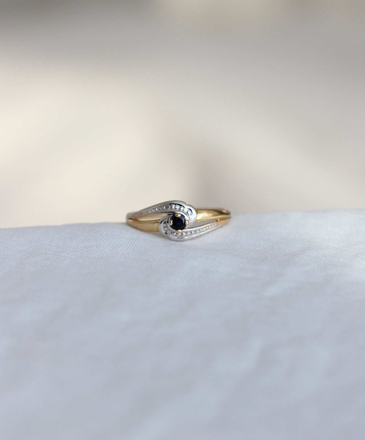 Vintage 1960s Tourbillon 18k Gold Ring with Central Sapphire