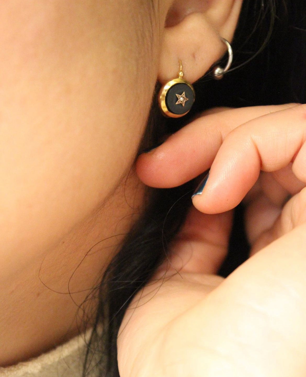 Elegant Napoléon III Dormeuses Earrings - Gold & Onyx