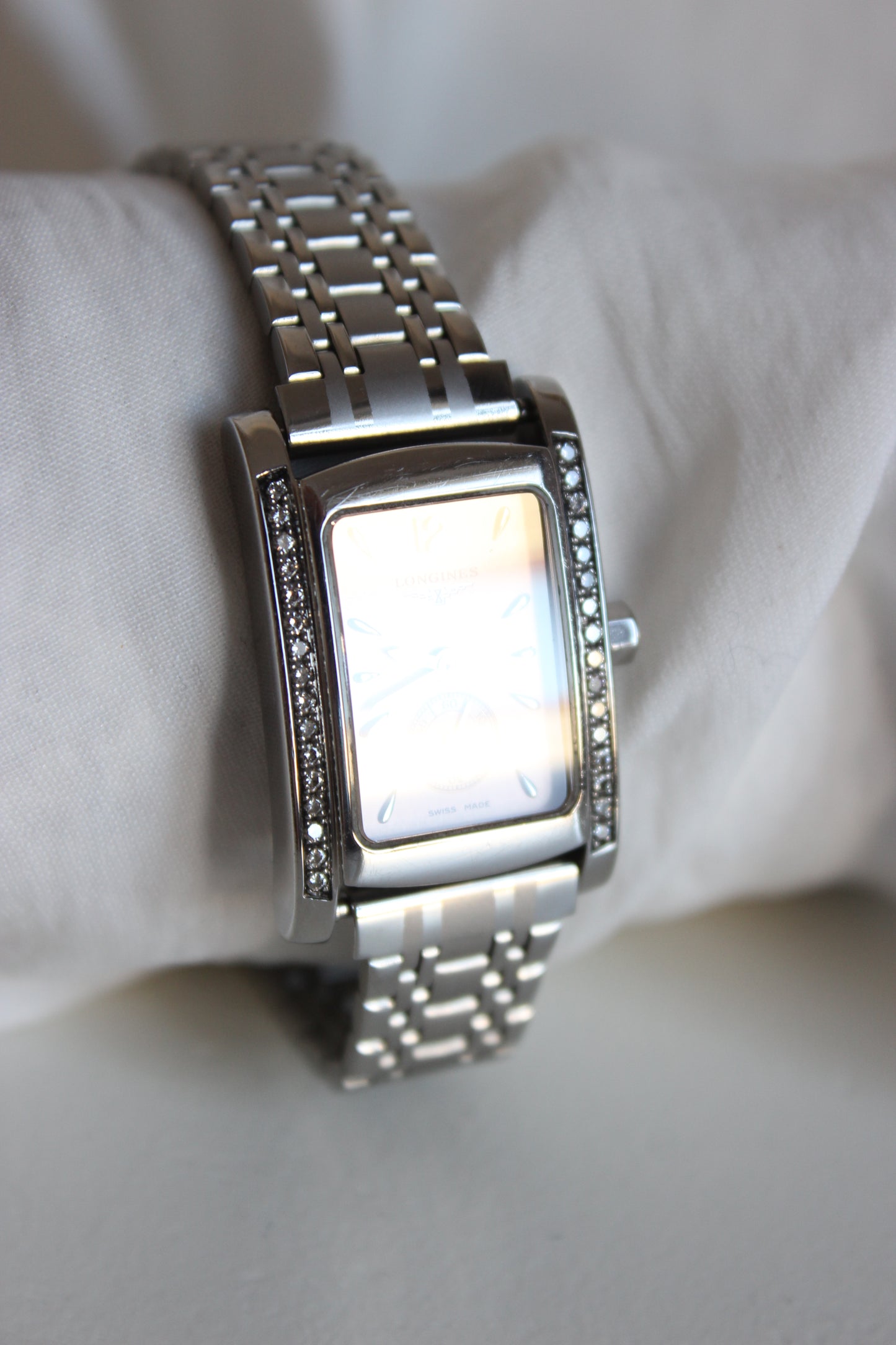 Longines "Dolce Vita" Diamond-Encrusted Watch – Quartz with Salmon Dial