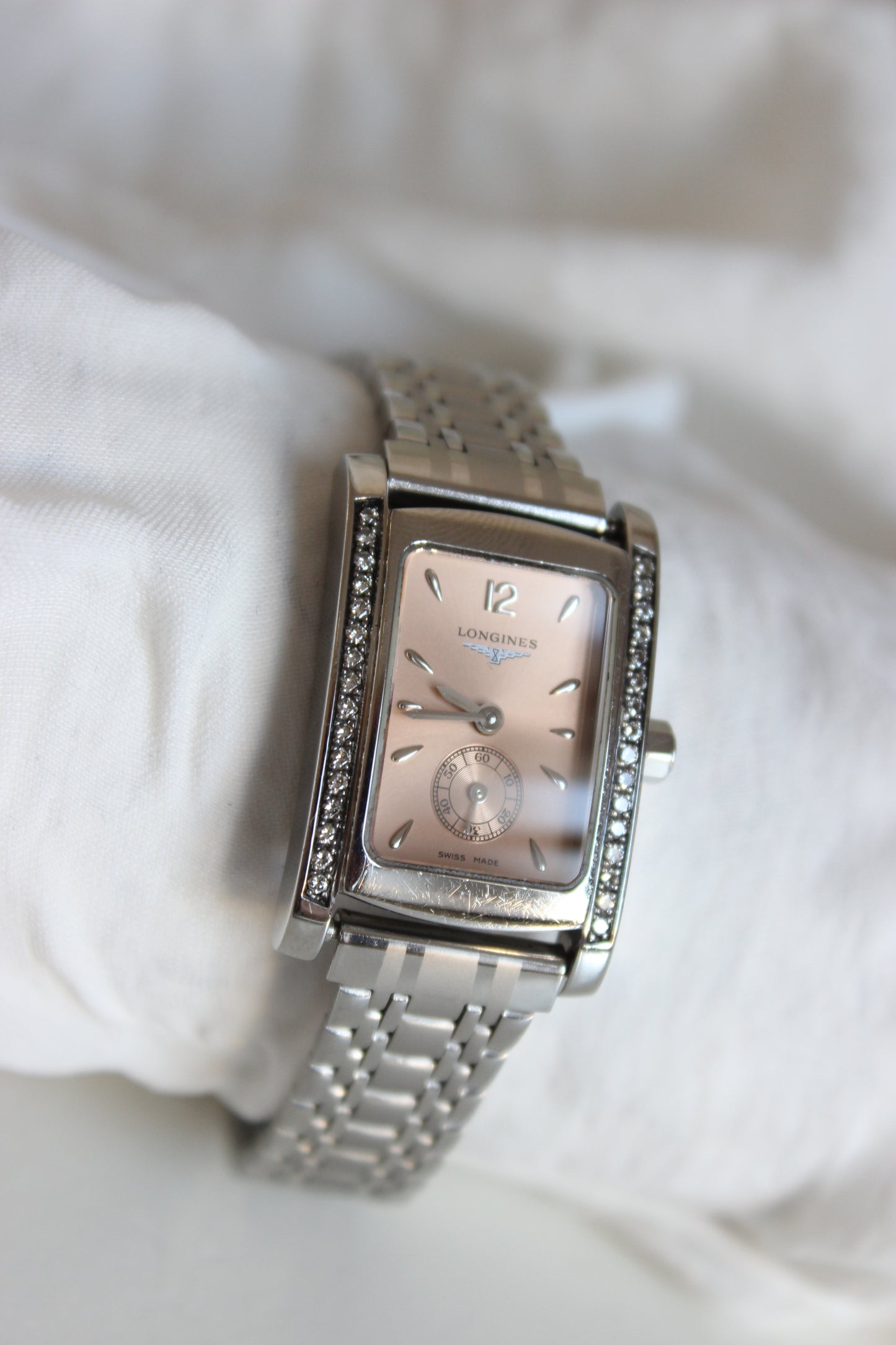 Longines "Dolce Vita" Diamond-Encrusted Watch – Quartz with Salmon Dial