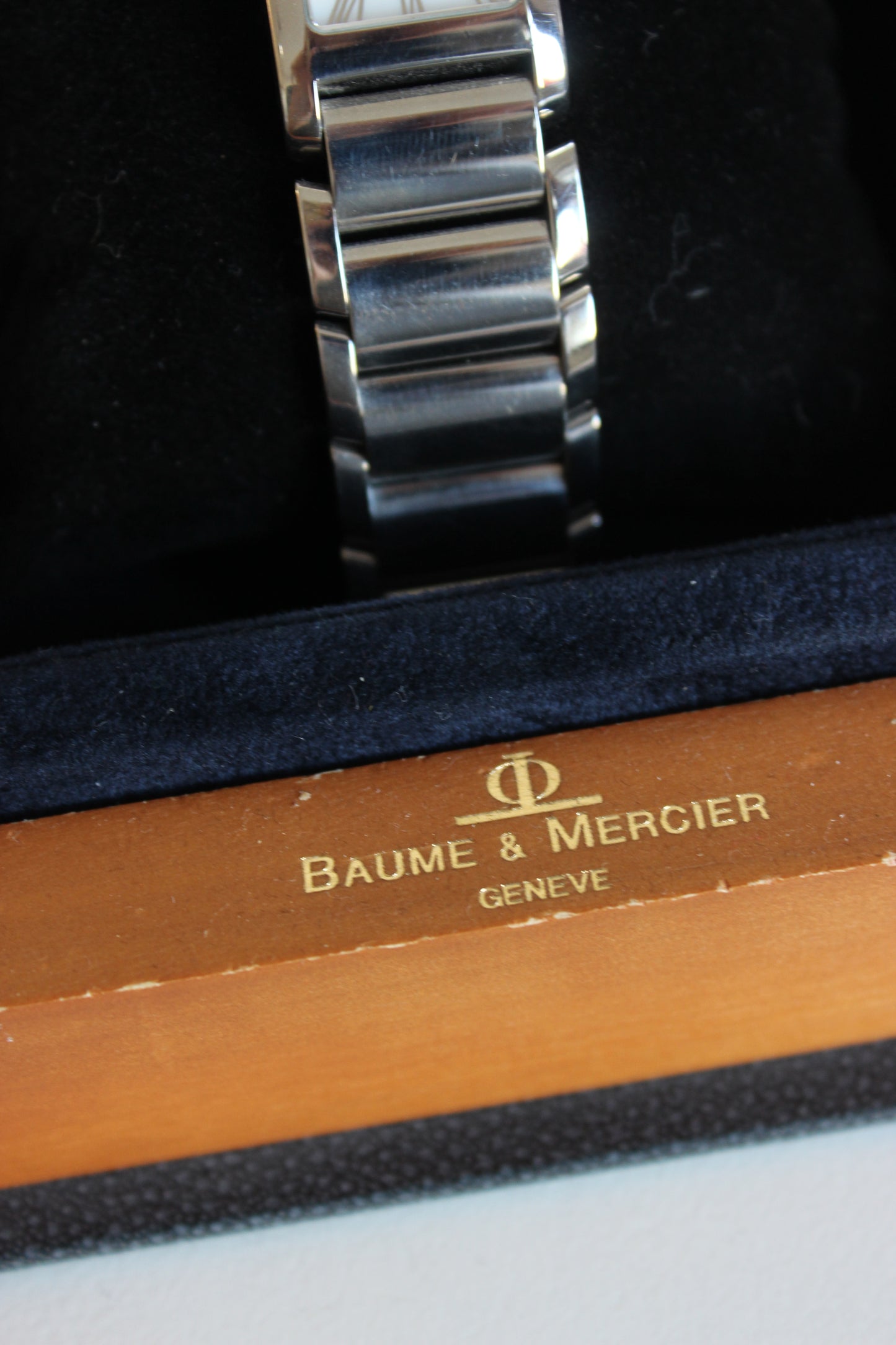 Baume & Mercier "Hampton" Watch – Steel Case with White Glitter Dial