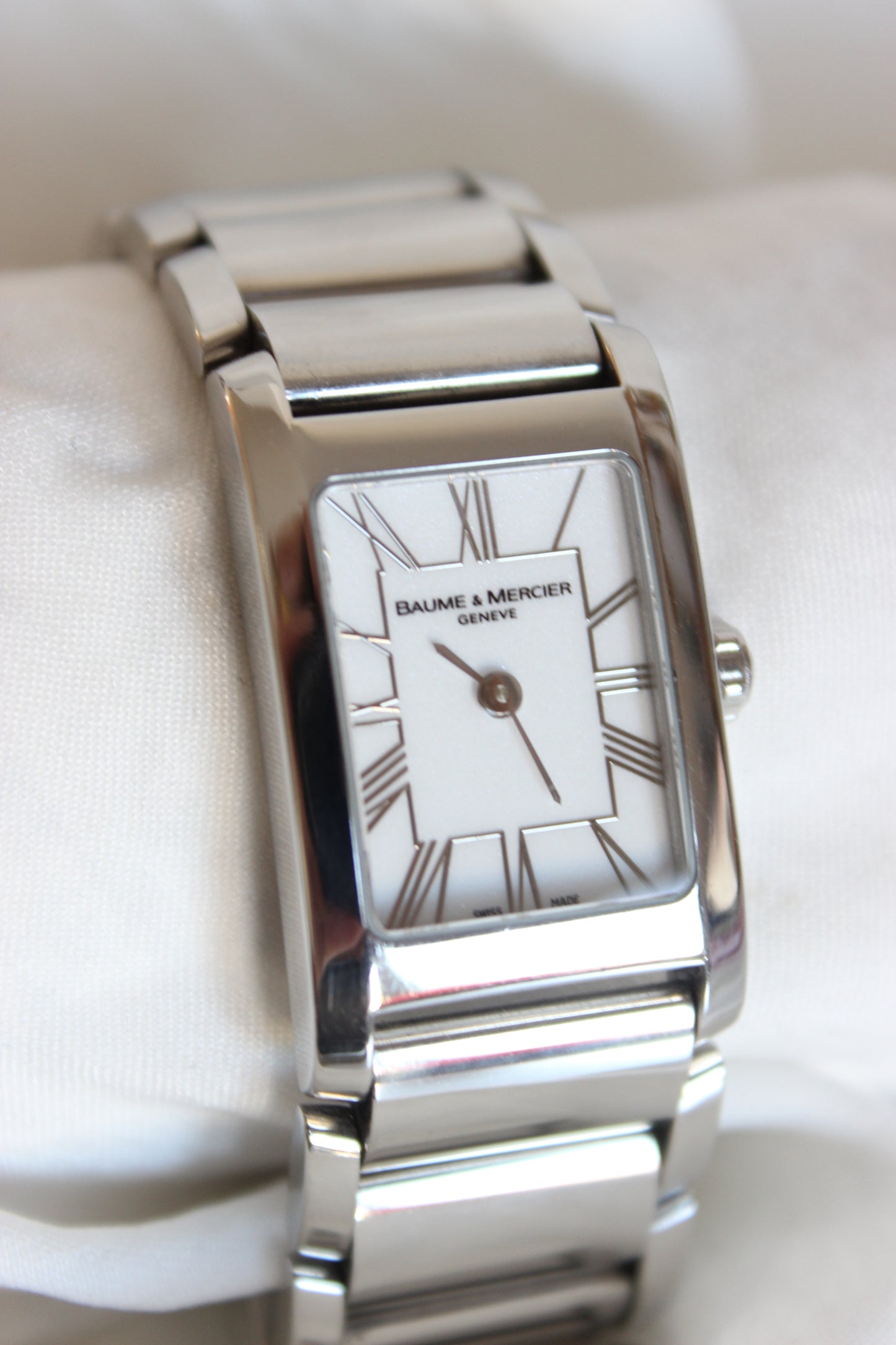 Baume & Mercier "Hampton" Watch – Steel Case with White Glitter Dial