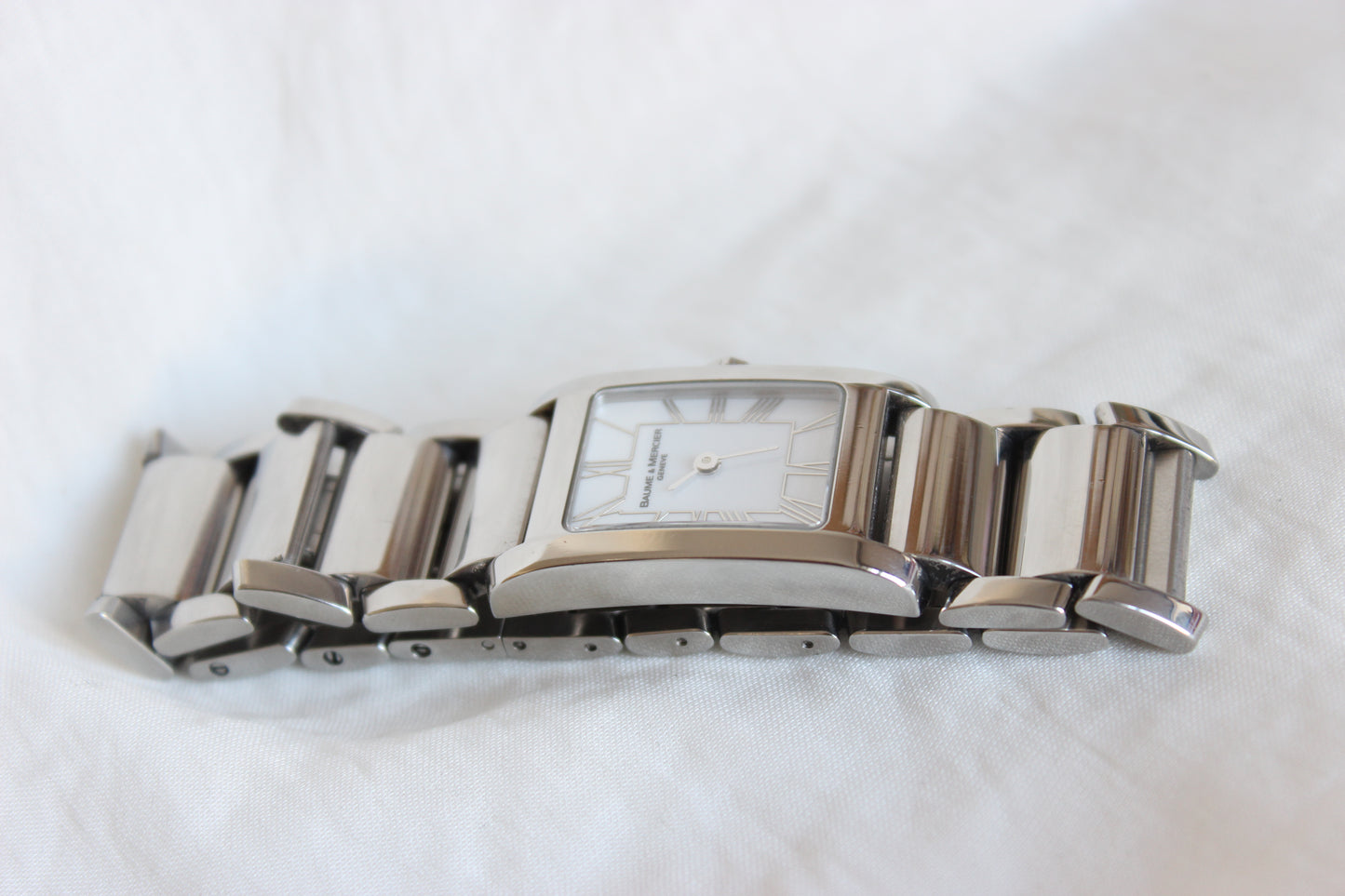 Baume & Mercier "Hampton" Watch – Steel Case with White Glitter Dial