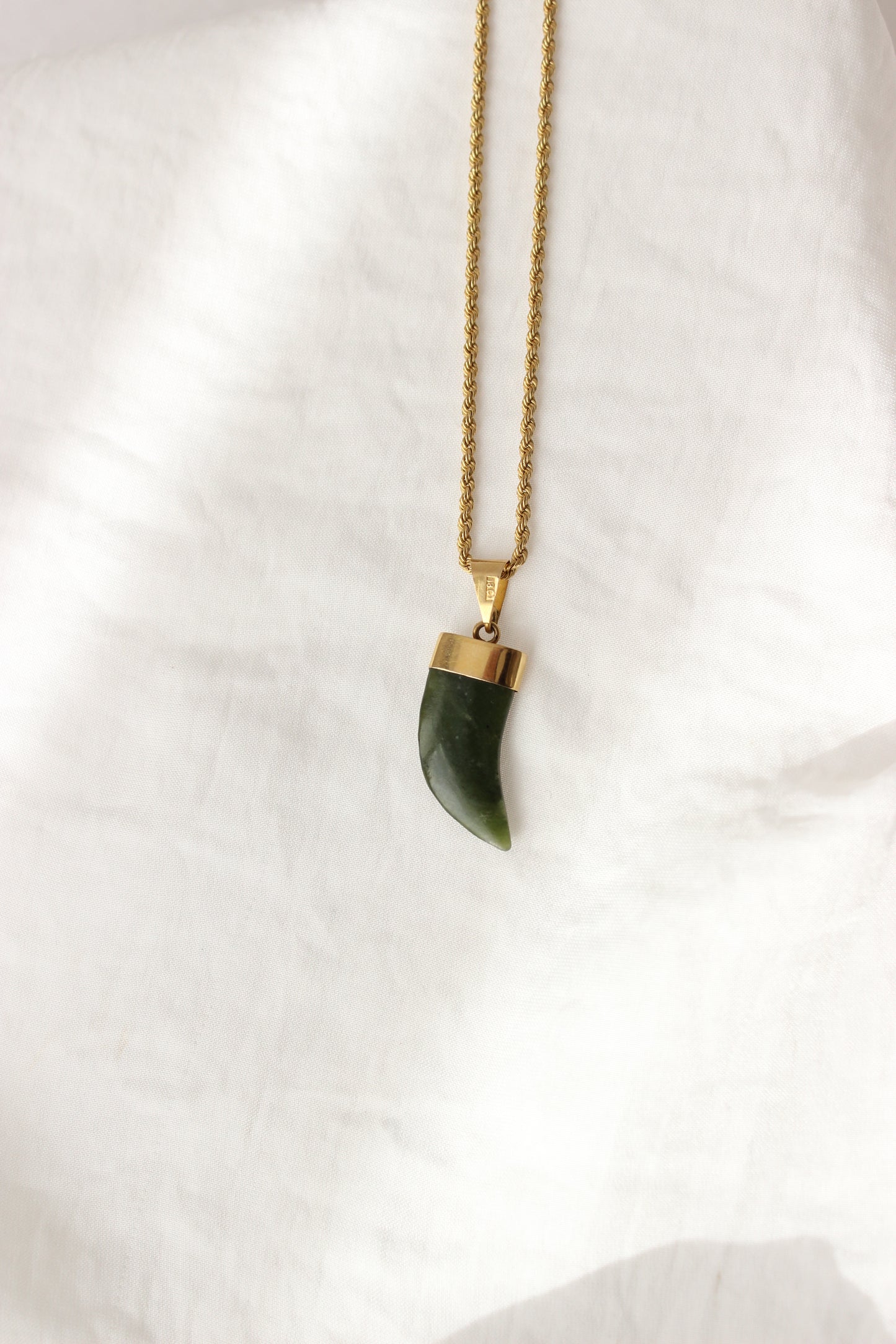 Vintage 18K Gold & Jade Horn Pendant – 1970s Statement Piece