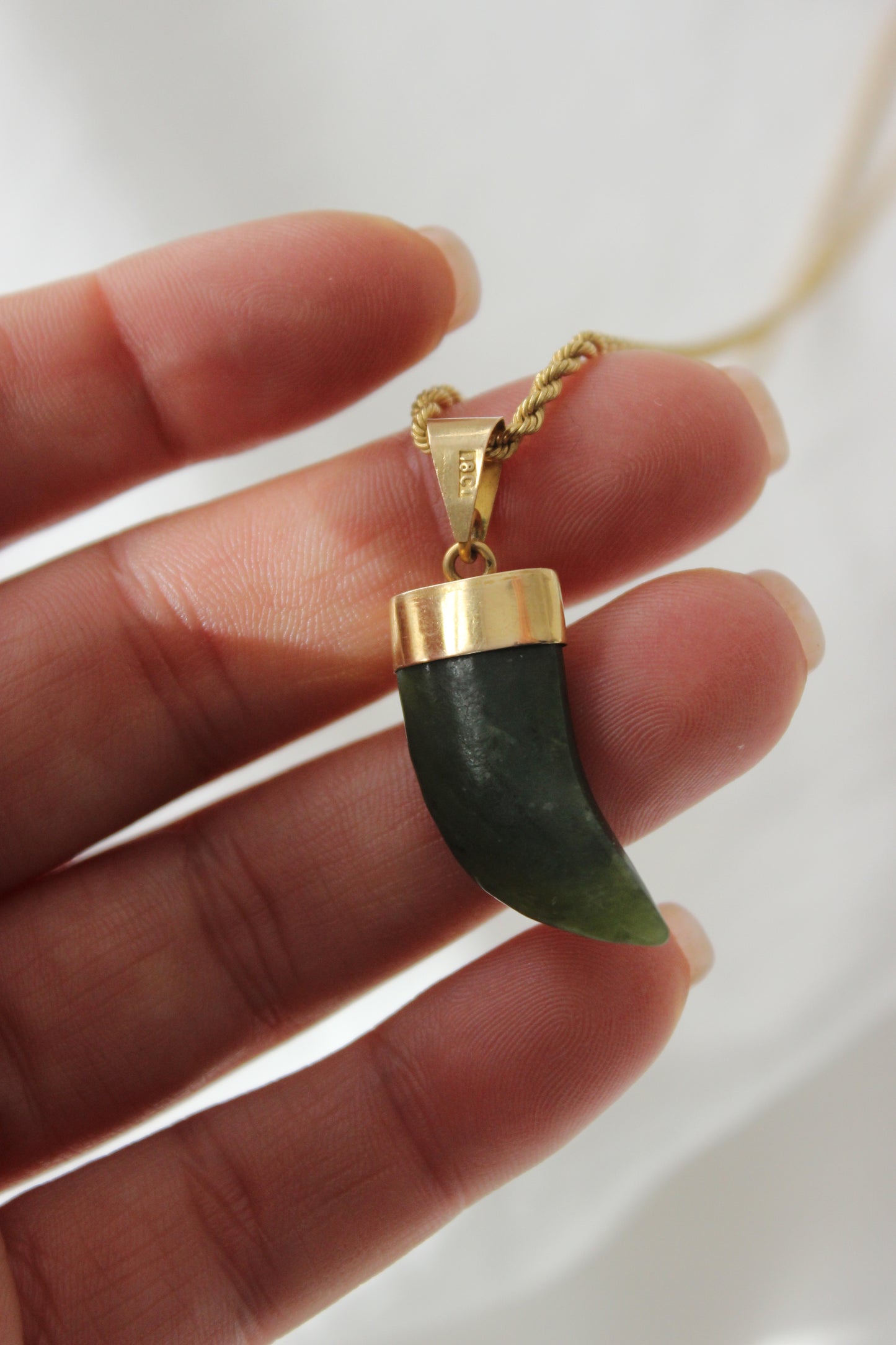 Vintage 18K Gold & Jade Horn Pendant – 1970s Statement Piece
