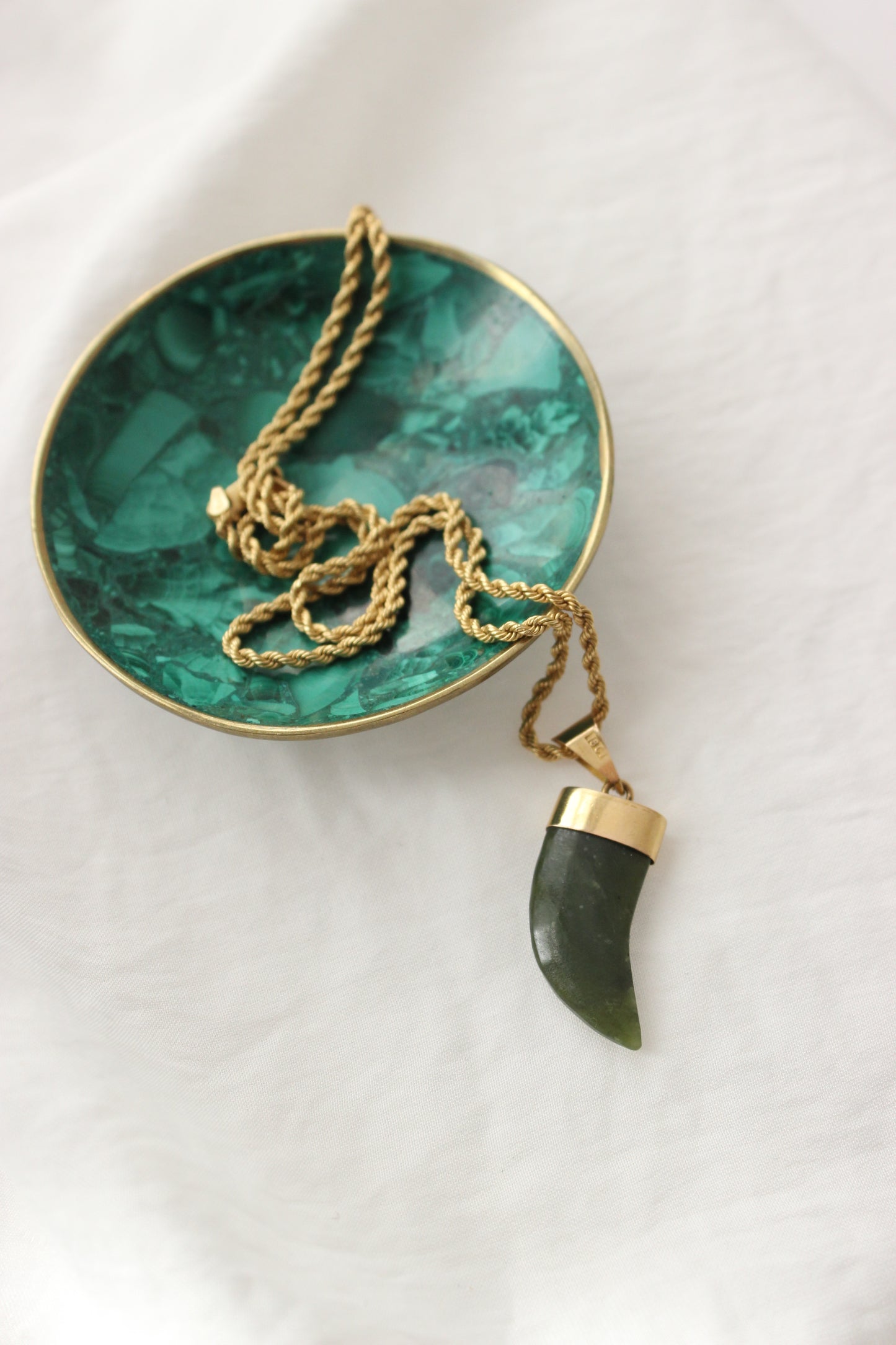 Vintage 18K Gold & Jade Horn Pendant – 1970s Statement Piece