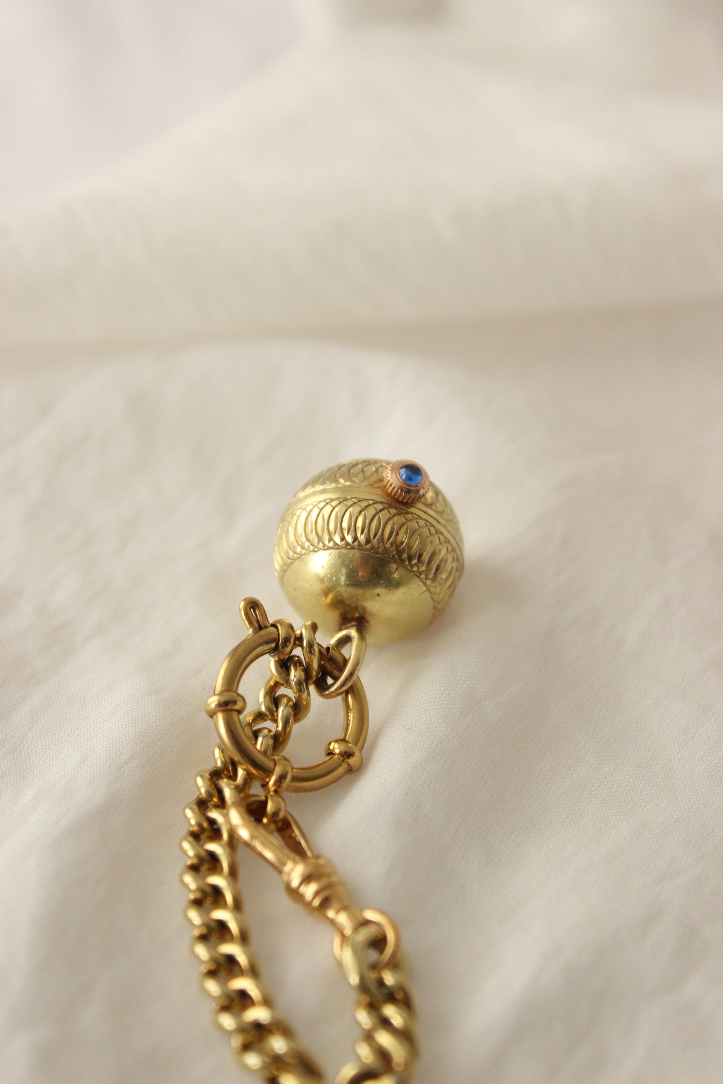 Rulcy Vintage Ball Pendant Watch – Hand-Engraved with Blue Stone Crown