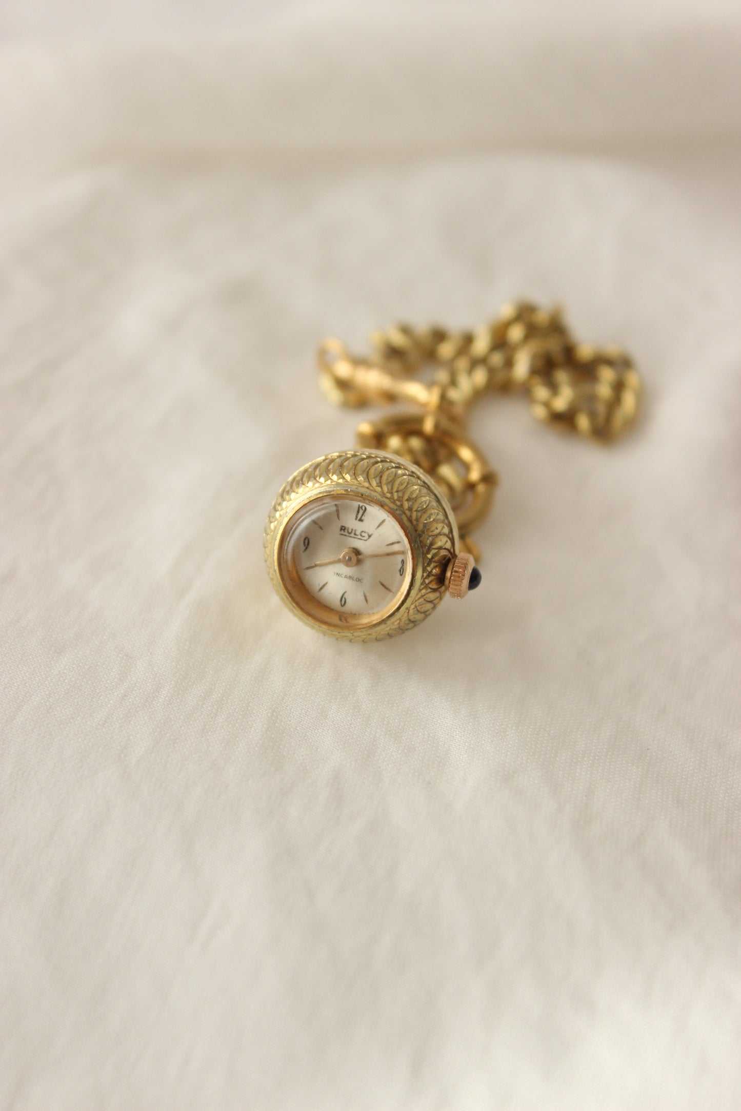 Rulcy Vintage Ball Pendant Watch – Hand-Engraved with Blue Stone Crown