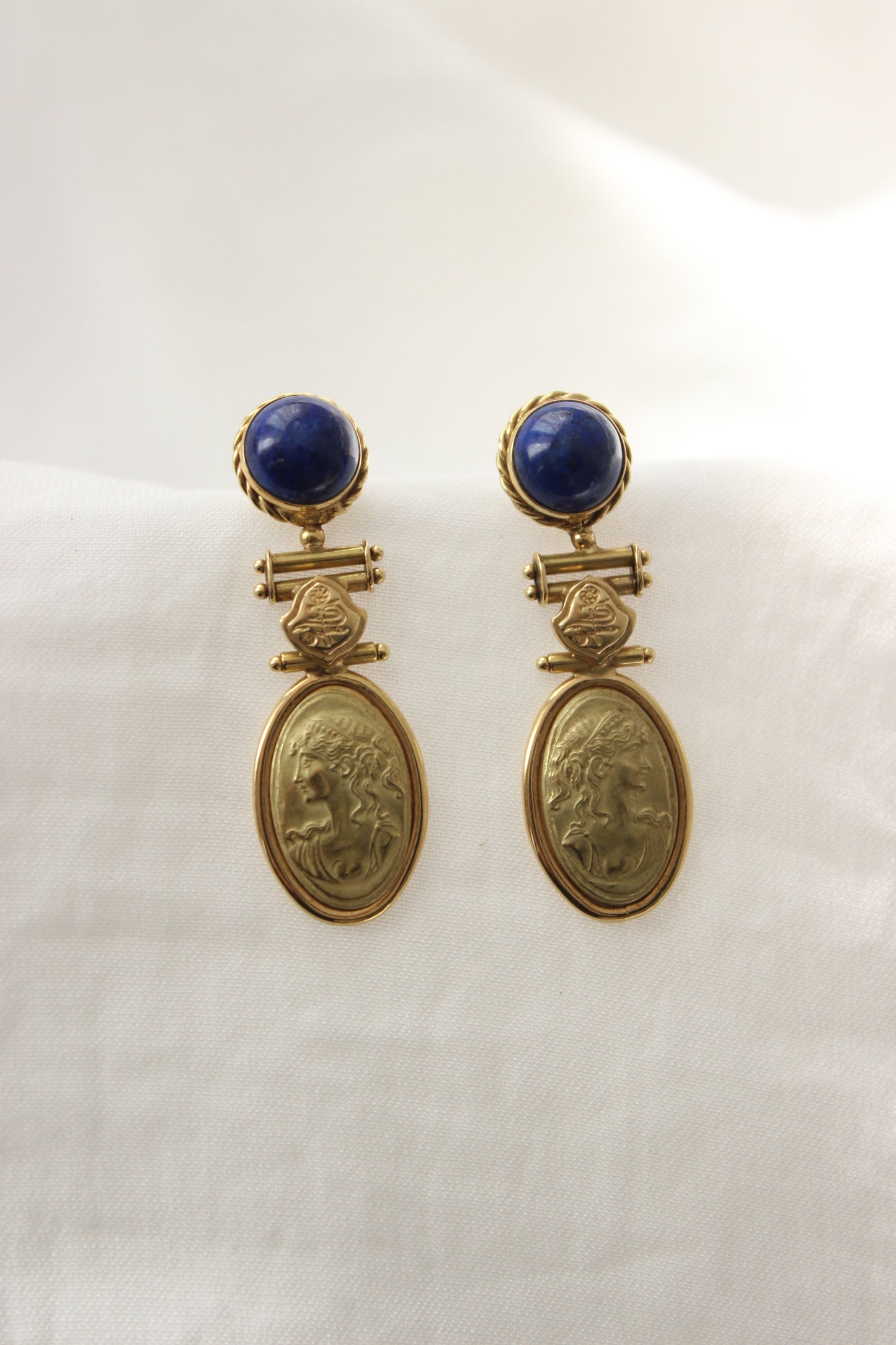 IVO SPINA 18k Gold Signed 1980s Cameo & Lapis Lazuli Dangle Earrings