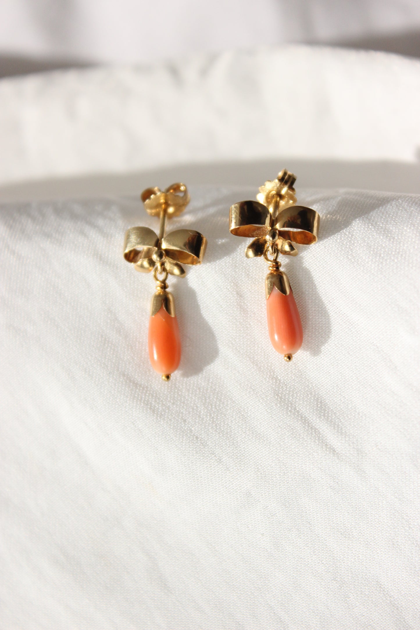 Antique 18K Yellow Gold & Coral Drop Earrings – Bows Design