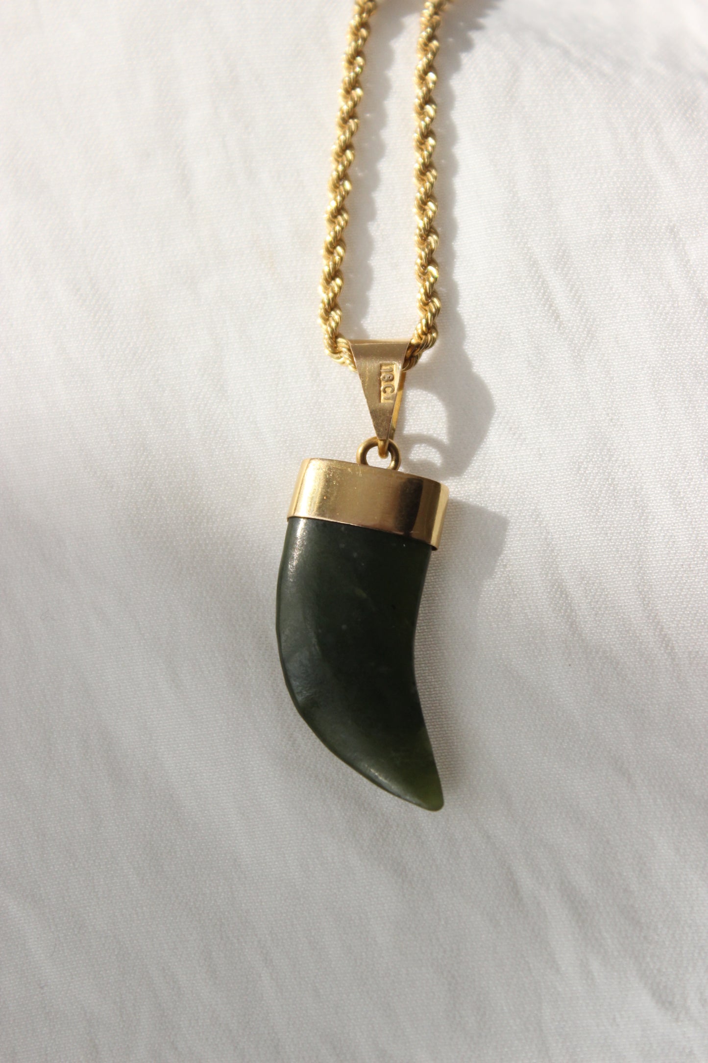Vintage 18K Gold & Jade Horn Pendant – 1970s Statement Piece