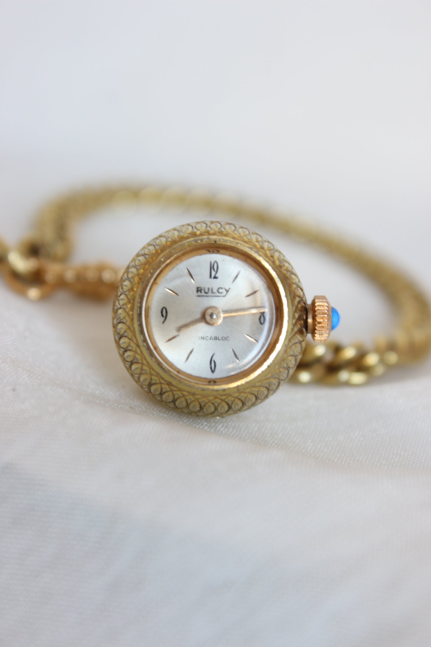 Rulcy Vintage Ball Pendant Watch – Hand-Engraved with Blue Stone Crown