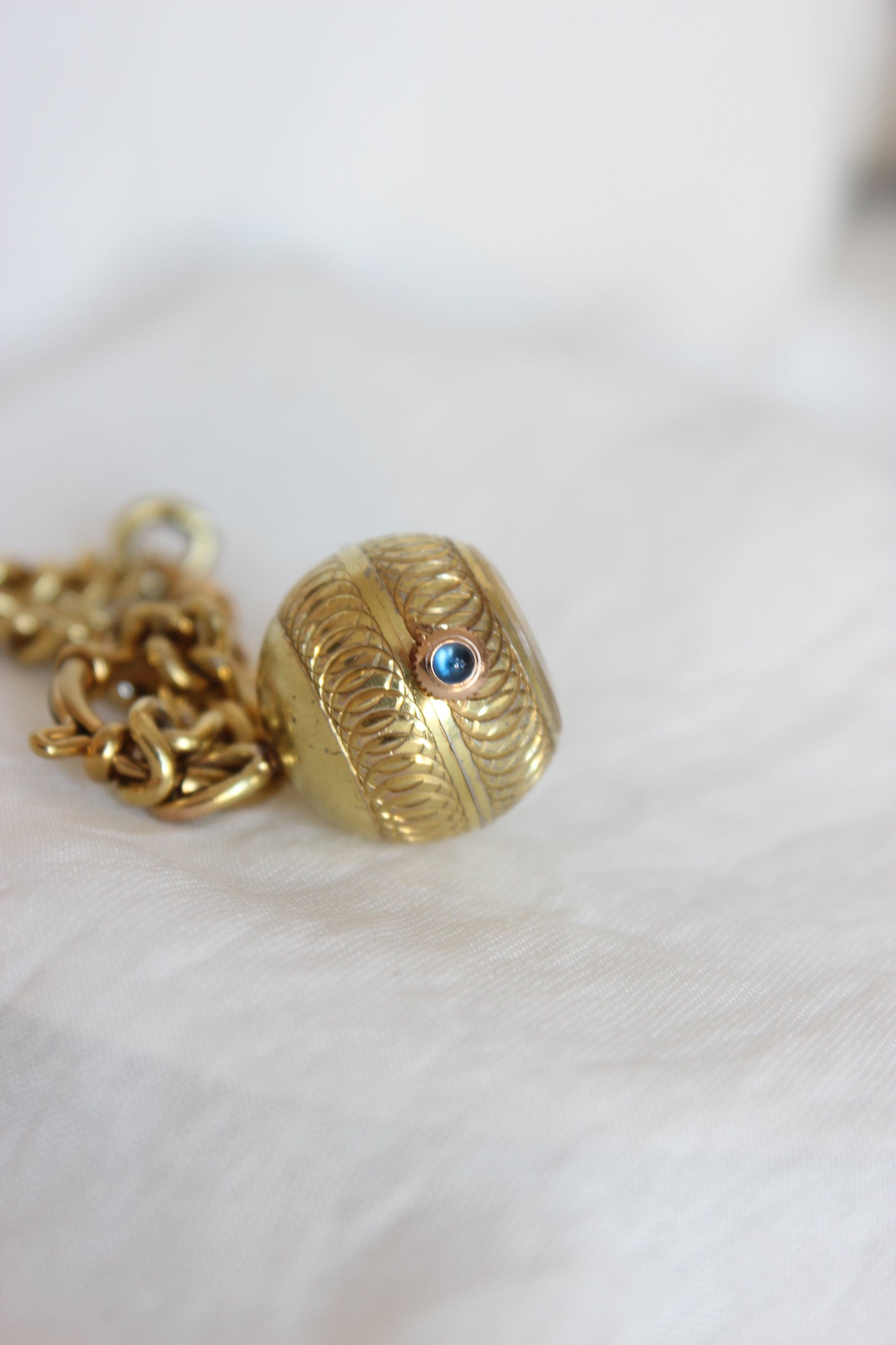 Rulcy Vintage Ball Pendant Watch – Hand-Engraved with Blue Stone Crown
