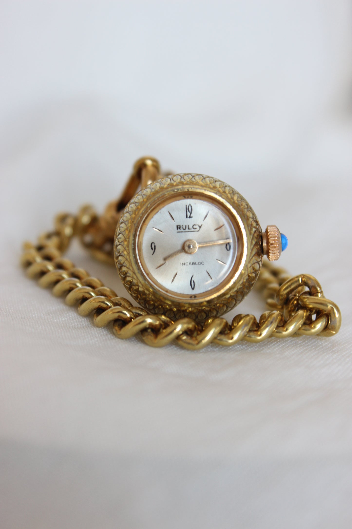 Rulcy Vintage Ball Pendant Watch – Hand-Engraved with Blue Stone Crown