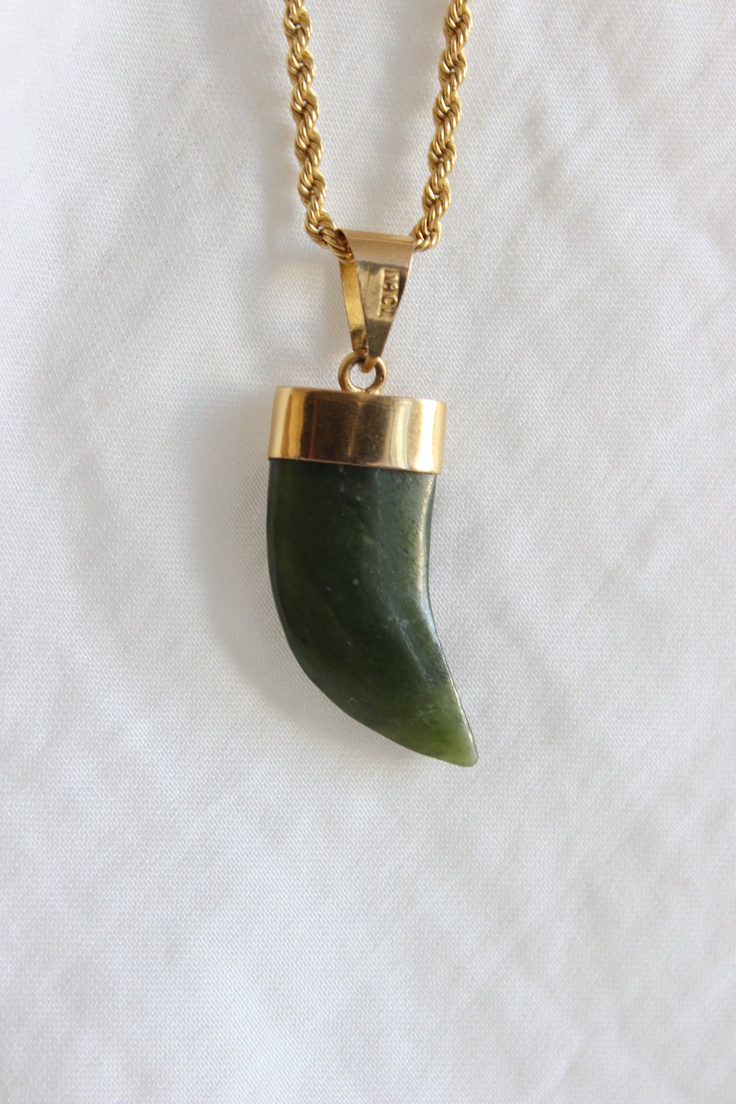 Vintage 18K Gold & Jade Horn Pendant – 1970s Statement Piece