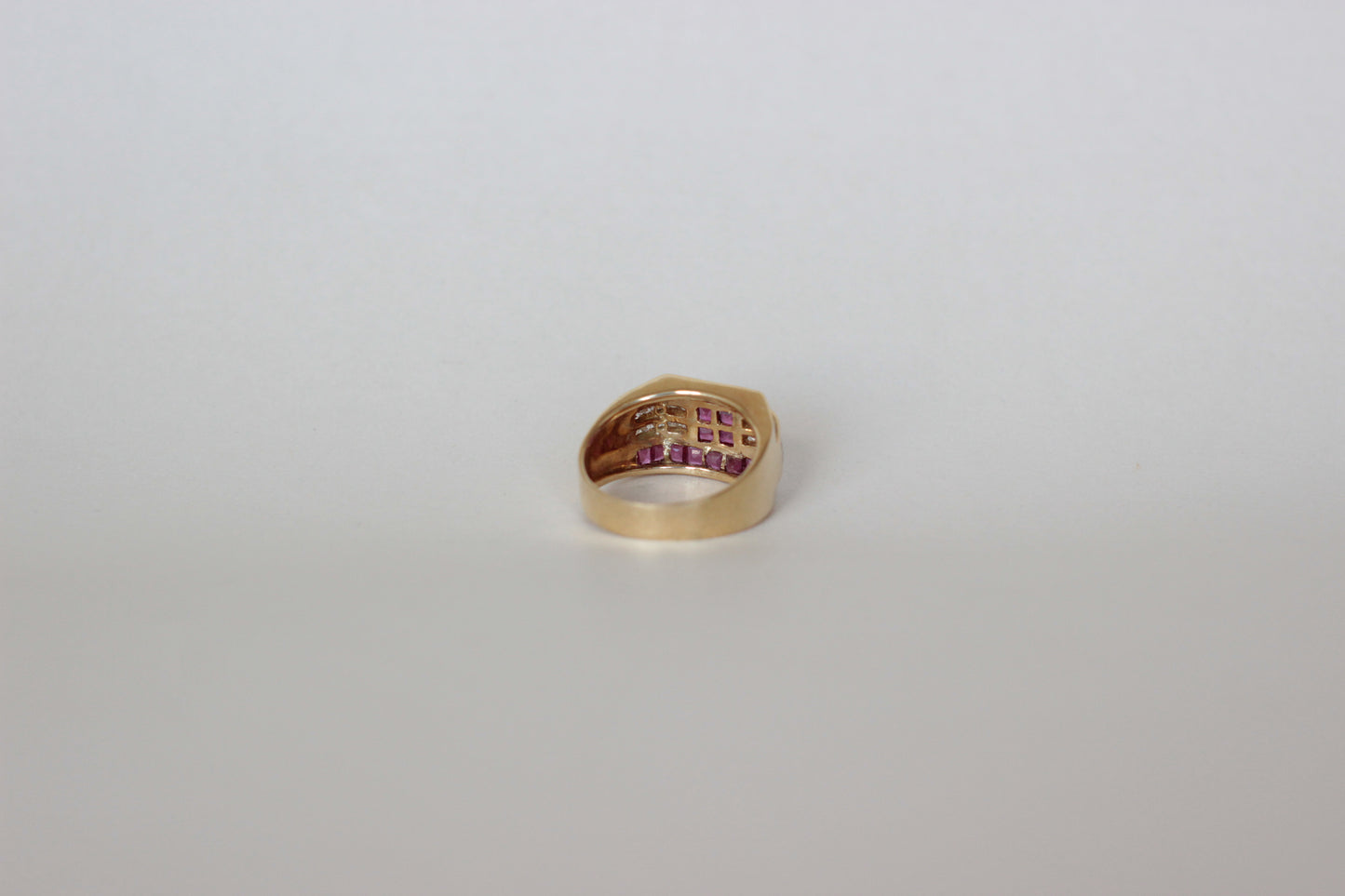 Massive Vintage Tank Ring in 18K Gold with Invisible-Set Rubies and Diamonds