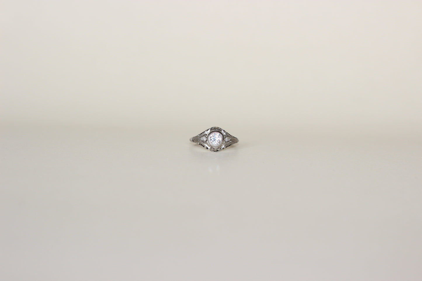 Art Deco 1930s Ring – 18k Gold & Platinum – ~0.60ct Central Diamond (F/VS1) + Accents