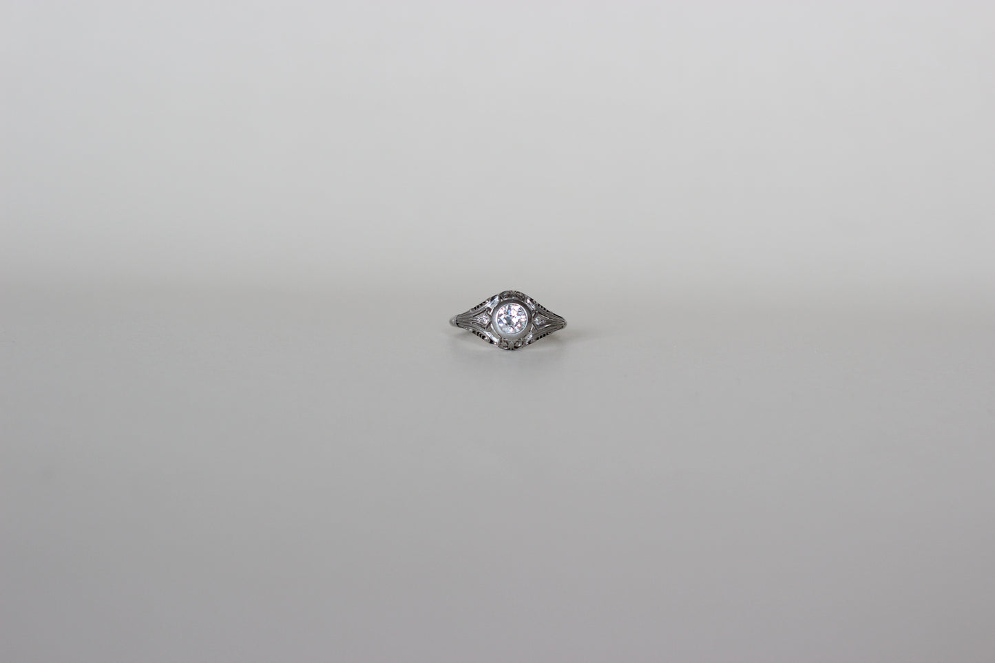 Art Deco 1930s Ring – 18k Gold & Platinum – ~0.60ct Central Diamond (F/VS1) + Accents