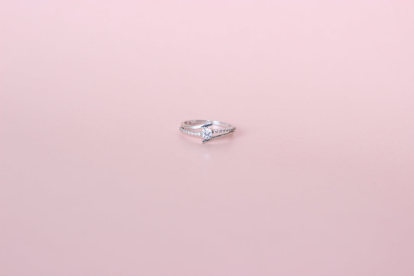 1990s White Gold Ring with Natural Zirconiums