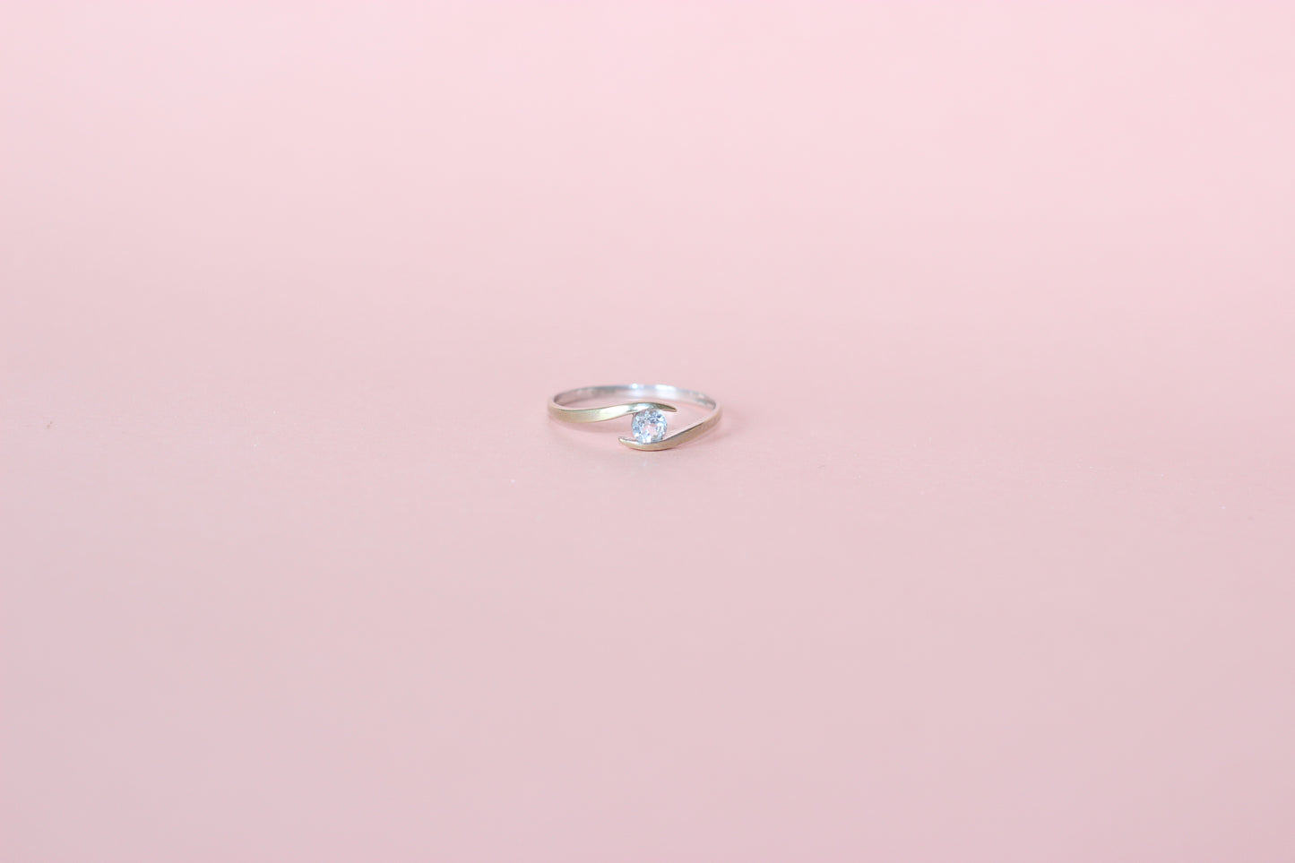 1980s Light Blue Topaz “Eye” Ring in 9k White Gold