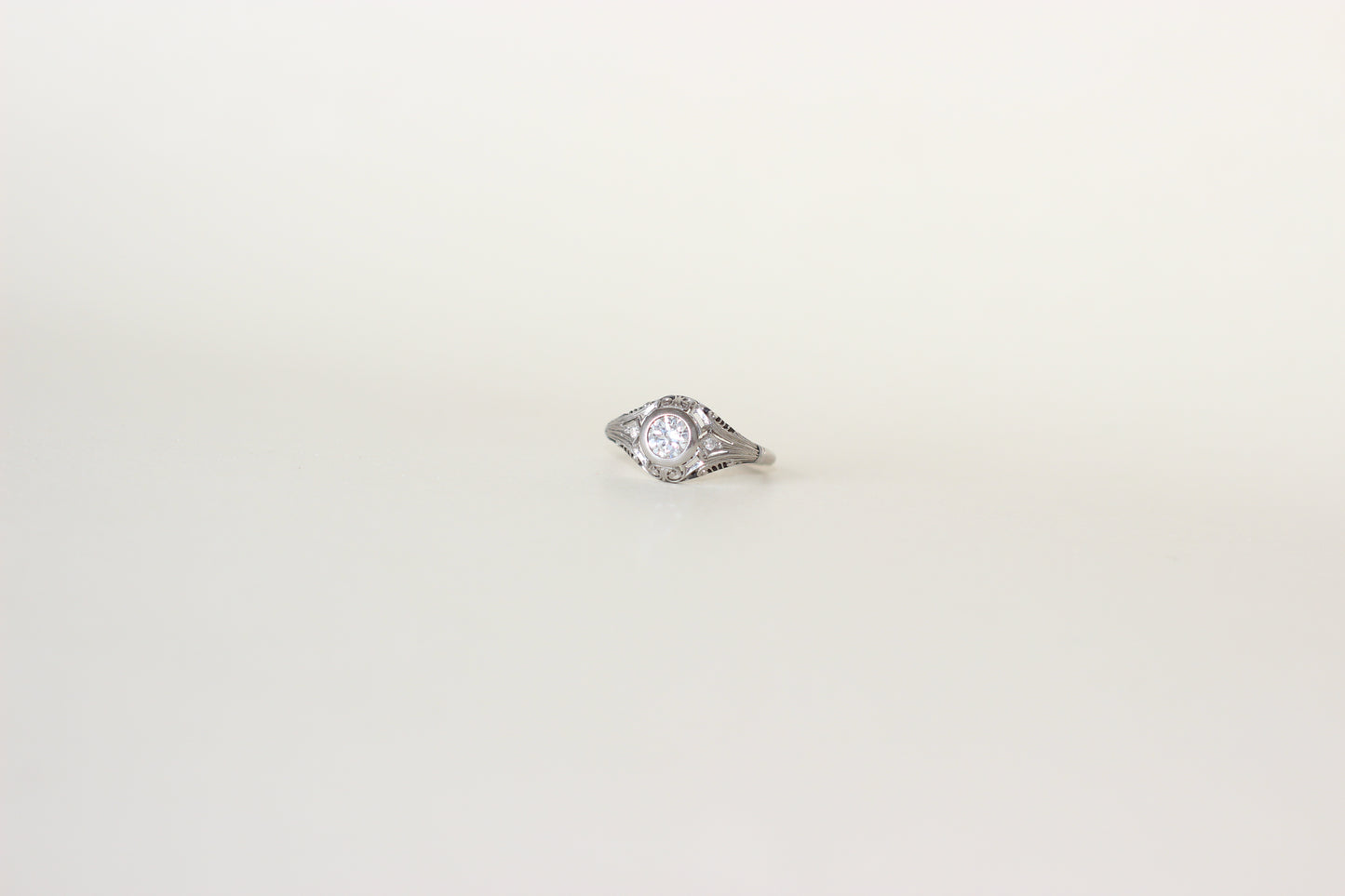 Art Deco 1930s Ring – 18k Gold & Platinum – ~0.60ct Central Diamond (F/VS1) + Accents