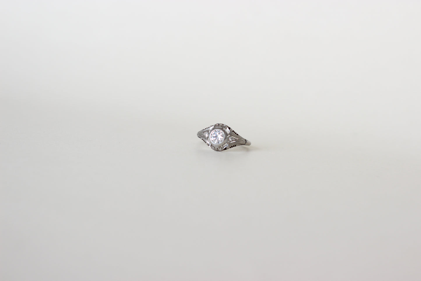 Art Deco 1930s Ring – 18k Gold & Platinum – ~0.60ct Central Diamond (F/VS1) + Accents