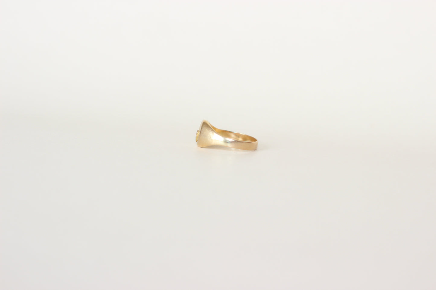 1980s Hand-Engraved "V" Signet Ring in 18k Gold