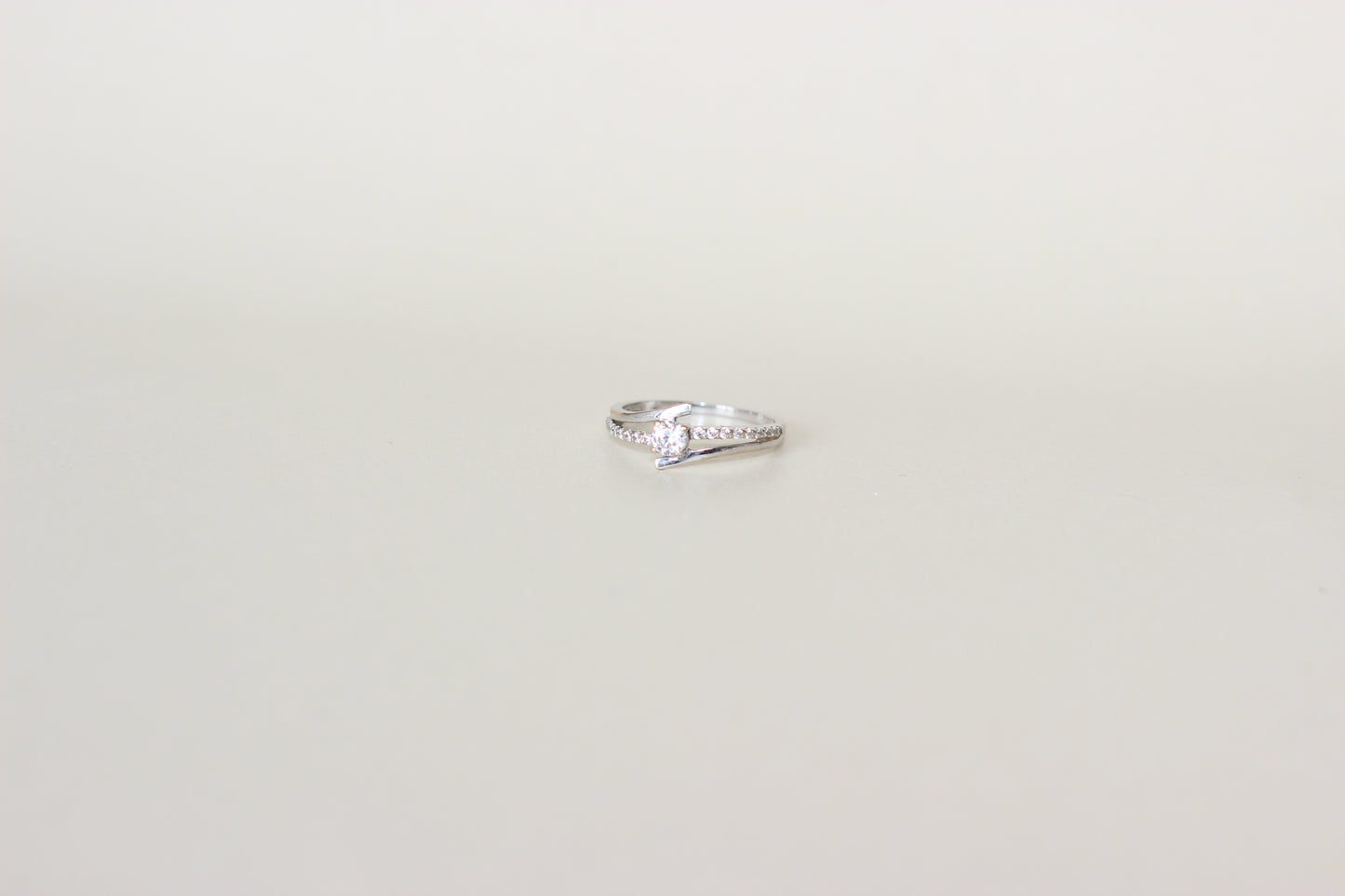 1990s White Gold Ring with Natural Zirconiums