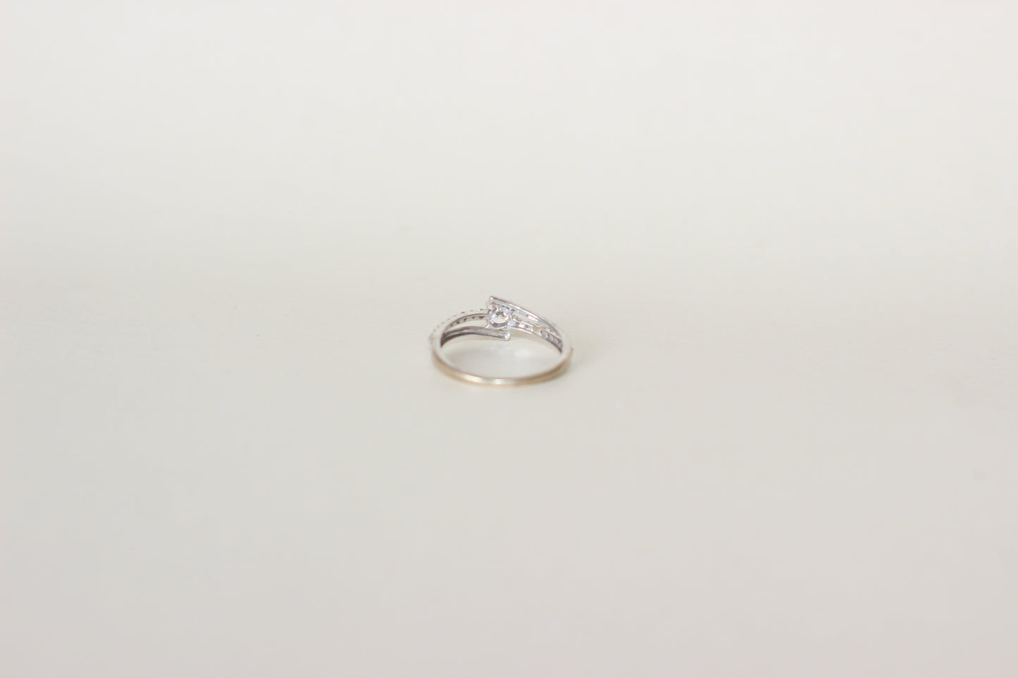 1990s White Gold Ring with Natural Zirconiums