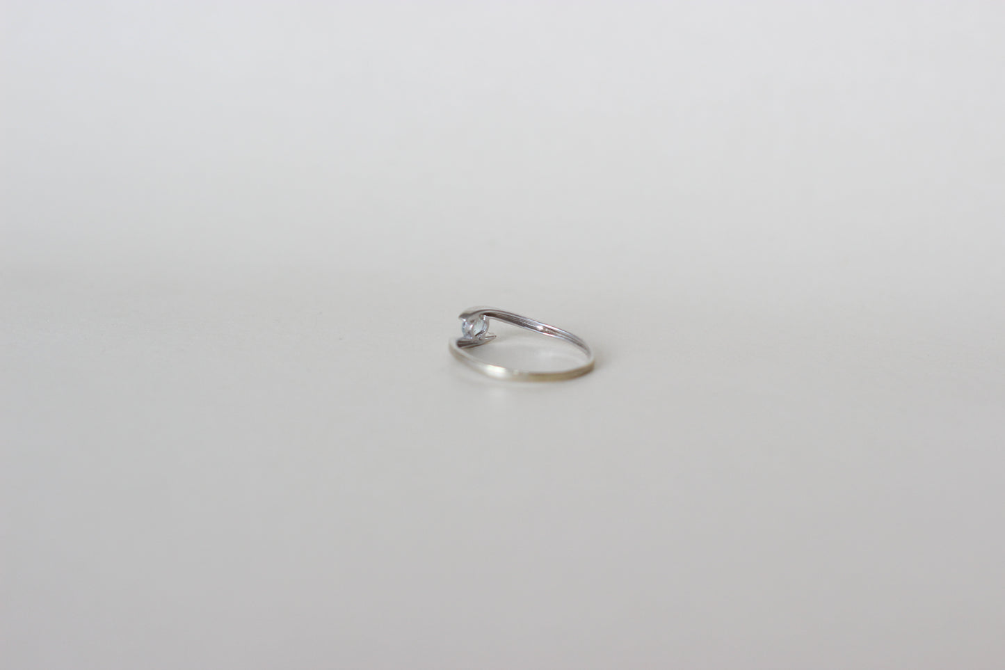 1980s Light Blue Topaz “Eye” Ring in 9k White Gold