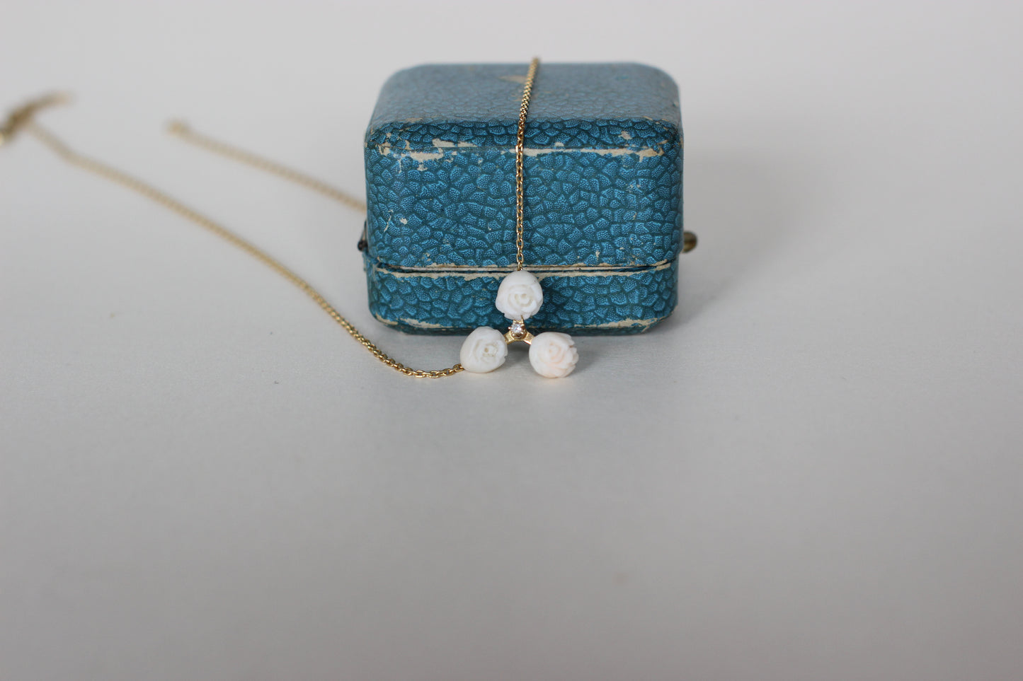 18K Yellow Gold Necklace with Natural Coral Roses and Central Diamond