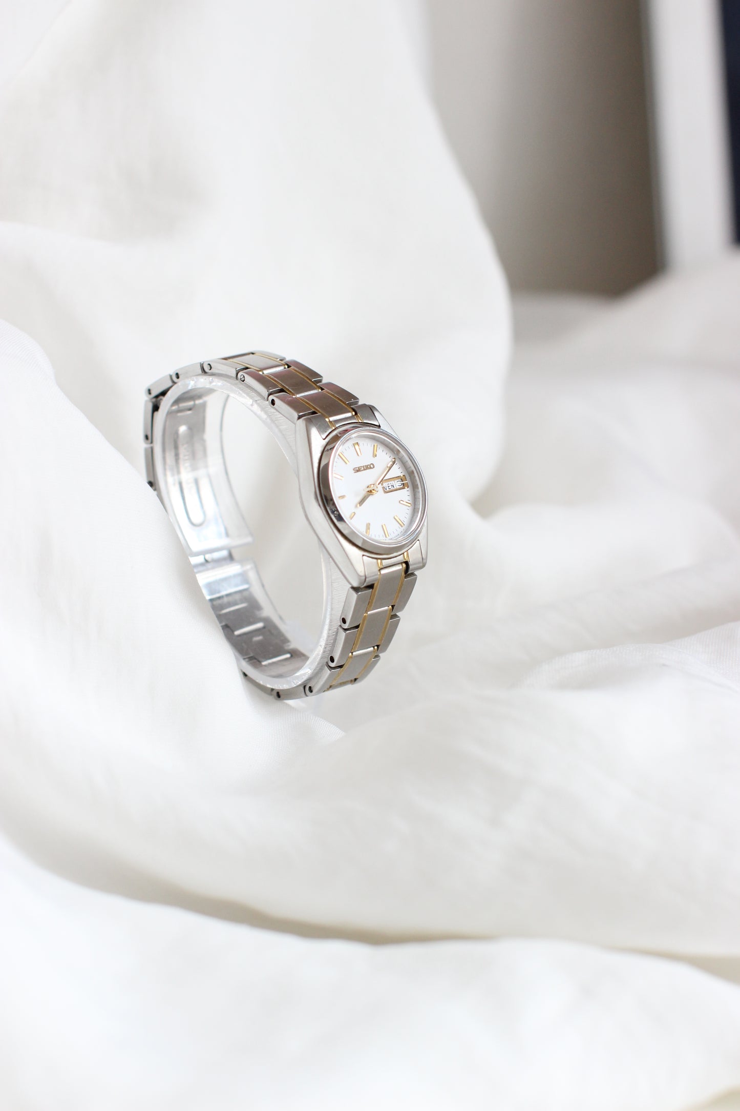 2 tones - Seiko Quartz Day-Date - Sapphire Glass