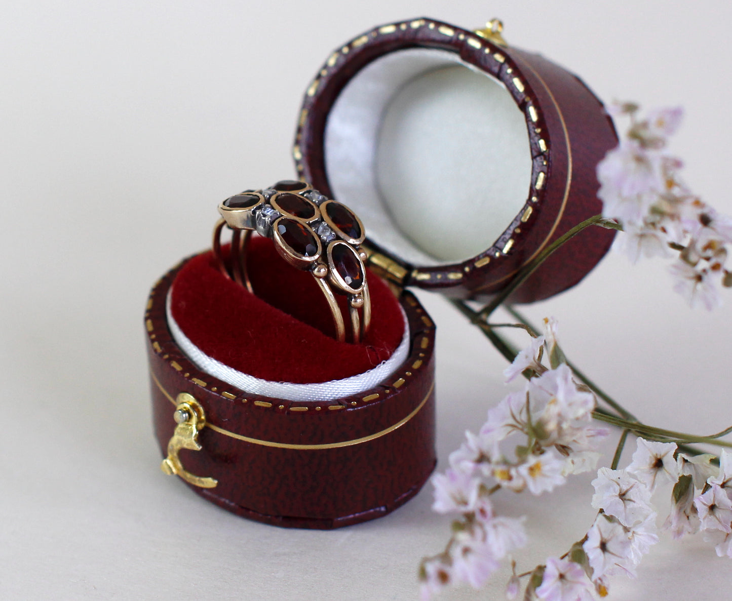 Mystical "Harem" Ring in 19 Carats Gold, Diamonds, and Fire Garnets