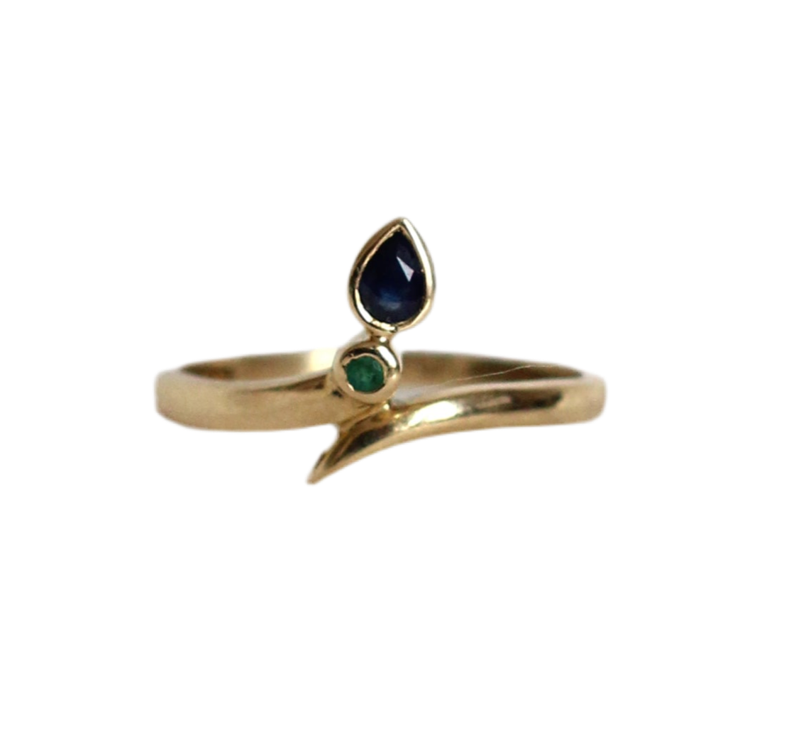 Vintage 18 Carat Gold Snake Ring with Pear-Shaped Sapphire and Emerald