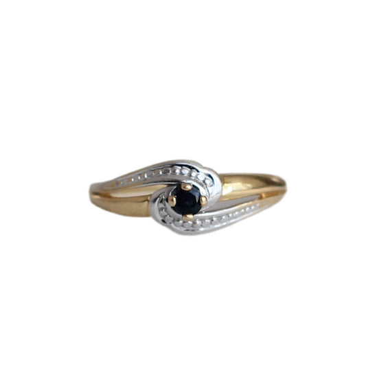 Vintage 1960s 18k Gold Ring with Central Sapphire